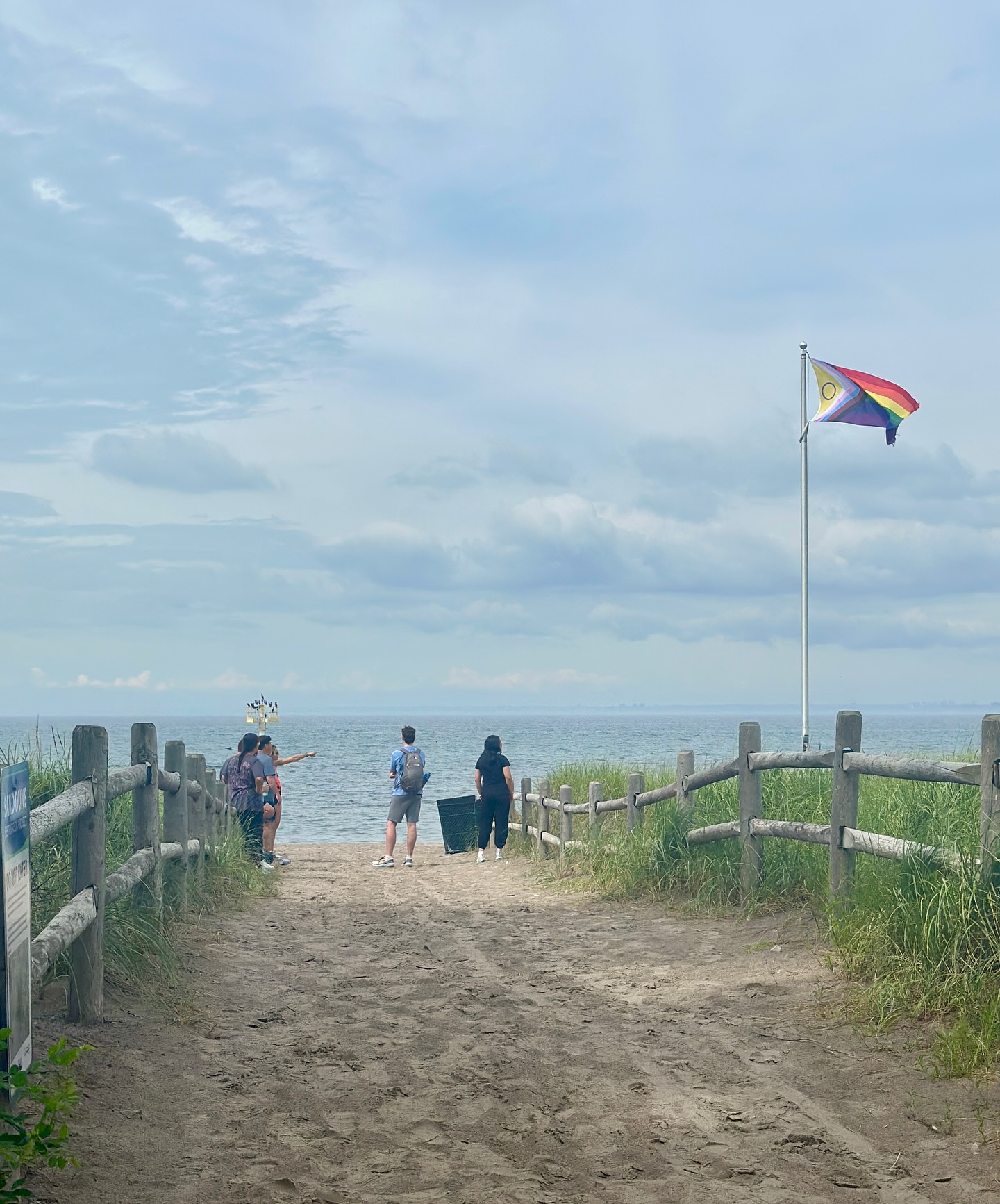 Moody skies, endless vibes! There’s something magical about Hanlan’s Point Beach when the clouds roll in and the horizon blurs into soft shades of blue and grey. It’s a quiet reminder to slow down, breathe, and just take it all in.
Head to the Toronto Islands - where the city feels a world away.
#TorontoIslands #HanlansPoint #MoodyViews #BeachVibes #PedalToronto #DestinationToronto #DiscoverToronto #BikeTours #Summer2025