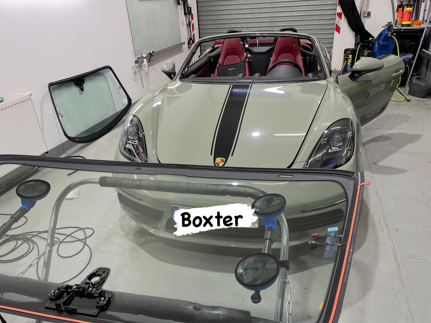 #autoglasstralsund #dynoshield #stekdynoshield #steinschlagschutz #hansefoli #teckwrapkhakigreen #brembotoxicgreen #porscheboxter718 #porschboxterwrapped #autoglaswerkstatt #autoglashansefolia