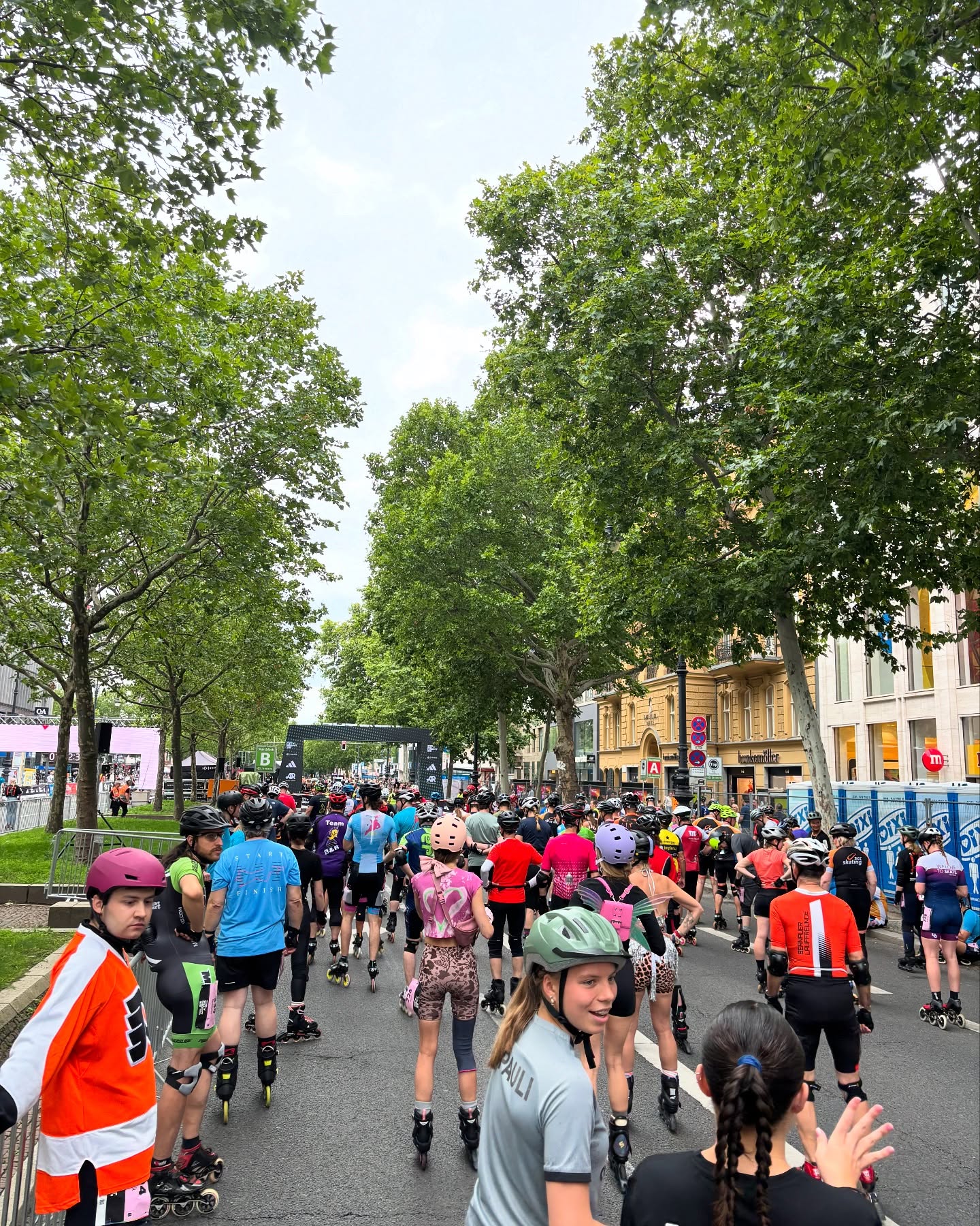 Adidas Runners City Night 2025! Hat Spaß gemacht! Danke, dass wir dabei sein durften @scc_events !
#unitedonice #fürdiewertedeslebens #adidasrunnerscitynight