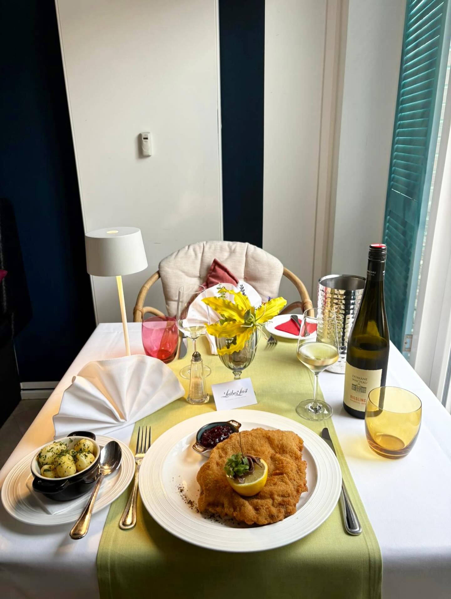 „Wiener Schnitzel“ – ein kulinarisches Kulturerbe aus Österreich. In Münster bewahren wir diese Tradition mit einem Schnitzel, wie es sein soll: knusprig, zart, echt.
#EchtÖsterreichisch #Tradition #WienerSchnitzel #Genussmomente #münster #leibeslust