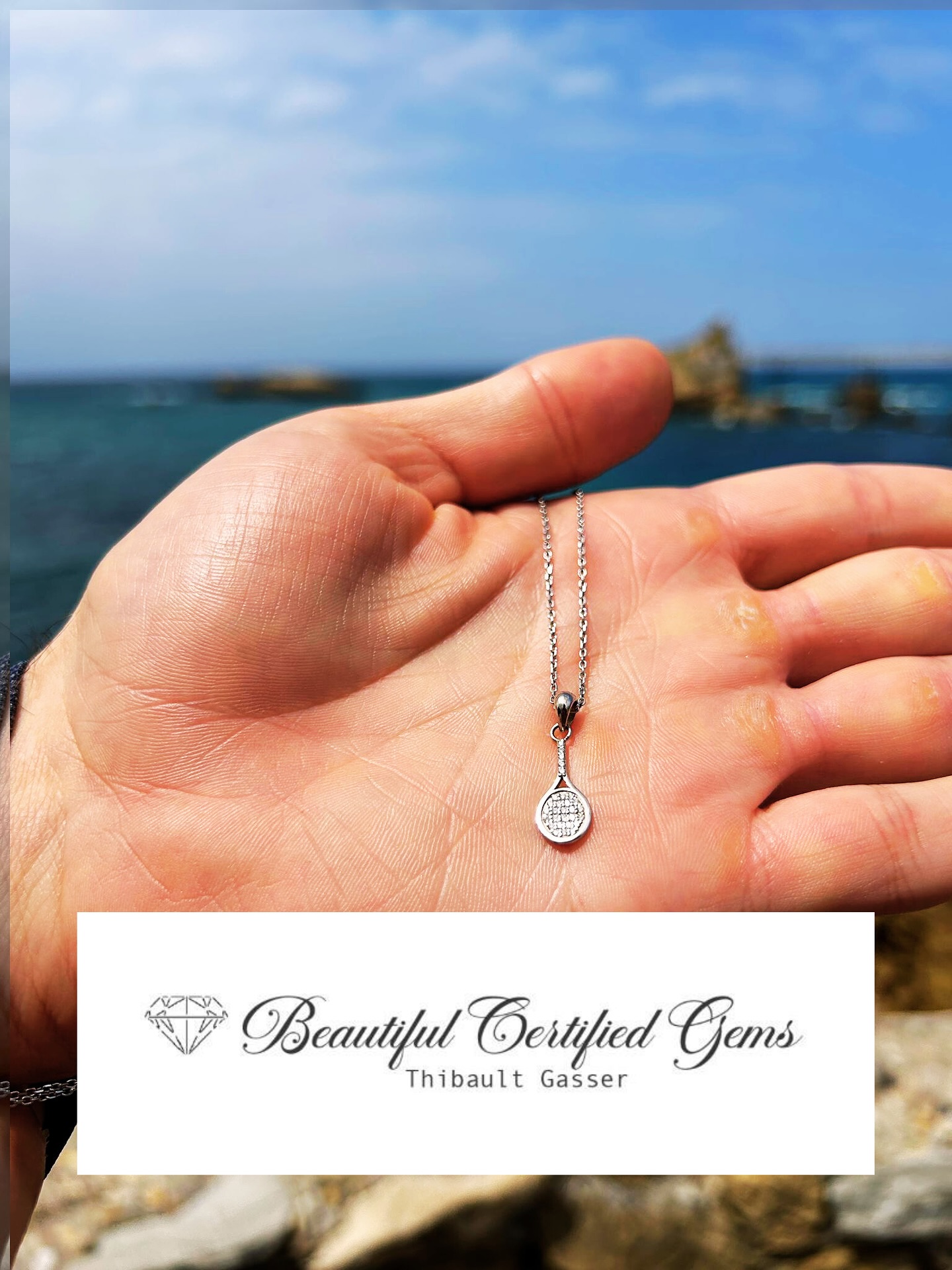 Aujourd’hui, le Club vibre pour les grandes finales de notre tournoi estival ! 🔥
Et cette année, un bijou d’exception attend les championnes 🏆 des catégories +35 et +55 :
💎 Un collier en or blanc avec pendentif raquette de tennis serti de diamants, offert par Thibault Gasser Joaillier - Beautiful certified gems.
Une récompense à la hauteur de leur parcours brillant.
Passion, élégance, et esprit sportif 💪🎾
#BOTennis #TournoiBO #FinalesÉté #TennisBijou #ThibaultGasser #SportEtÉlégance #Biarritz