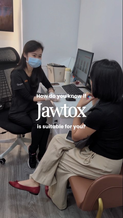✨ Wondering if Jawtox is right for you? ✨
This quick treatment does more than just contour your jawline 👏🏼
If you struggle with:
✔️ A wide or square jaw
✔️ Teeth grinding aka bruxism
✔️ Overactive jaw muscles
You might just be a perfect candidate for Jawtox 💉💆🏻♀️