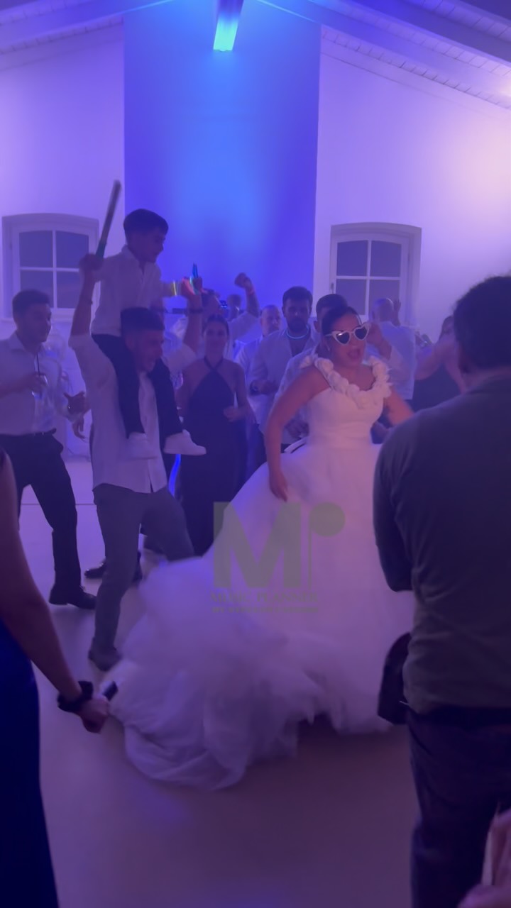 I nostri Party.. tutta un’altra musica 🥳😎💥
.
.
.
#musicplannerbystefanocapasso #weddingparty #weddingdj #musicamatrimonio #bestpartyever #bridestyle #bridegoals #weddinginitaly #weddinginrome #marianela #fiesta #matrimonio #matrimonioroma #enjoy
