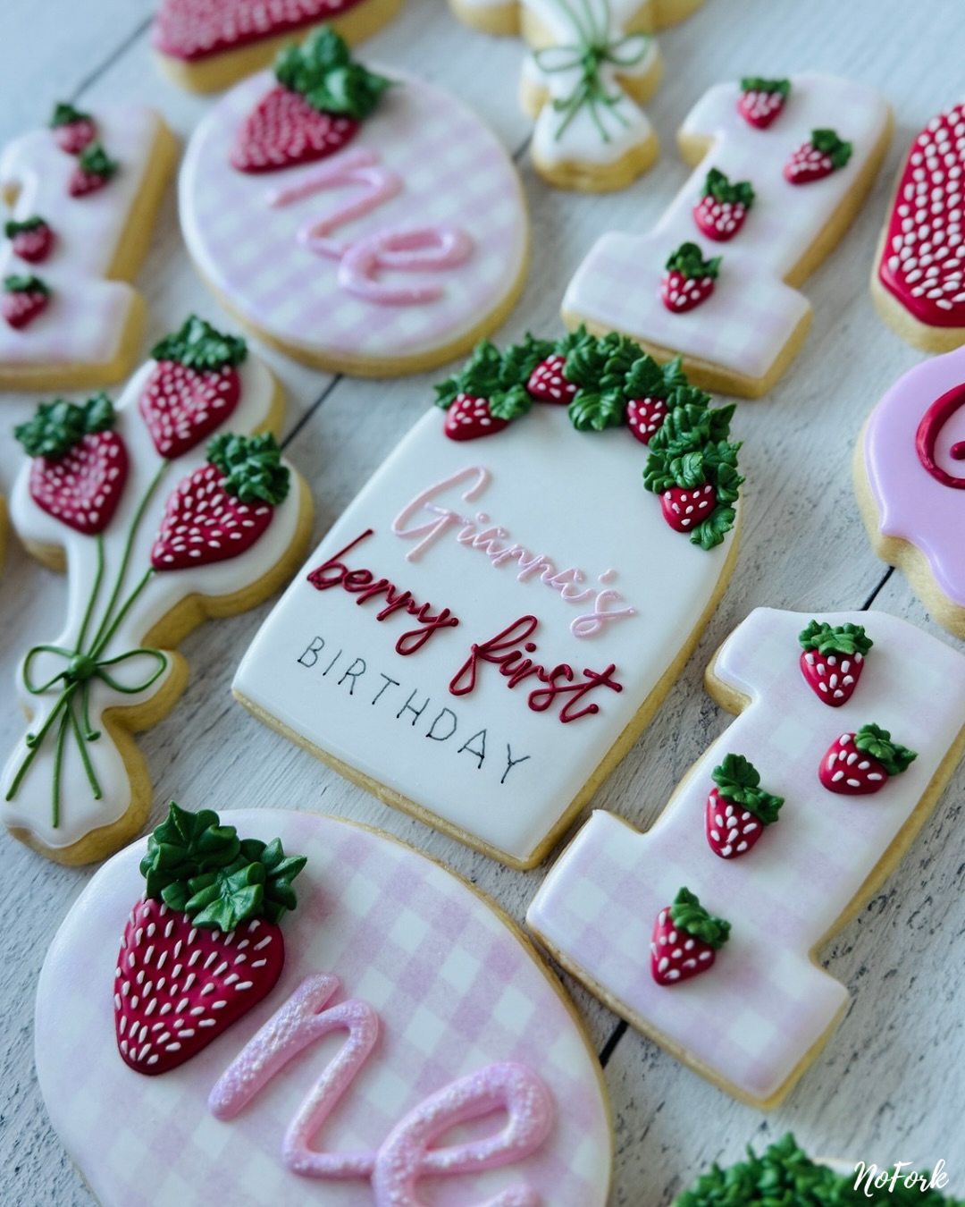 Gianna is ONE! 🍓🍓🍓
🧁Happy Berry 1st Birthday Cutie!
#nofork #celebratingmadeeasy #eatwithyourhands #berryfirstbirthday #royalicingsugarcookies #noutensilsrequired #supportlocal #custombakery