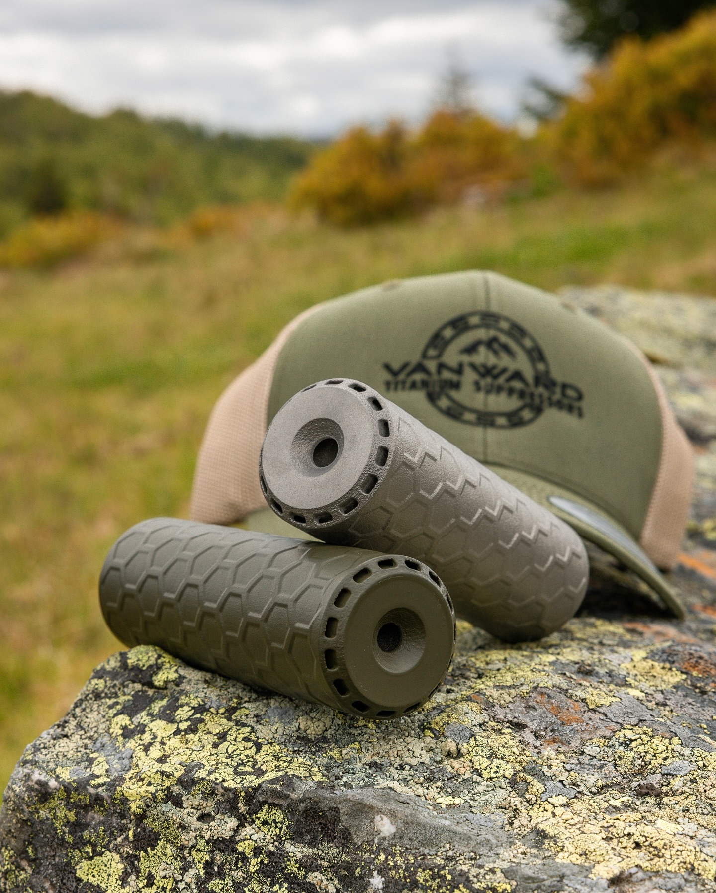 🔥 Built for the long run.
The Vanward Felt is purpose-built for the competition shooter or professional user. With its ventilated outer tube it will significantly decrease heat and mirage disturbance in long and fast shooting series.
Runs flawlessly on most AR rifles!
Stay cool. Shoot longer. Compete harder.
Ø42mm | L135mm | 170g | 19–26 dB | Cerakote finish