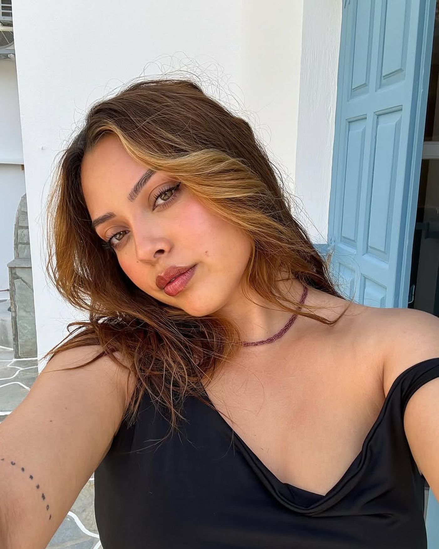 🌅 Our beautiful girly living her best life in Europe 🌊⛱️🛵🍷
A modern rendition of the 90s brows 😍
We did a Brow Sculpt & Lash Filler + Dye for that effortless clean girl look ✨
No need to worry about messy spider leg lashes or fallout after a swim or sweaty tanning sesh 😌
Don’t forget to tag us in your pics so we can post you! 📸