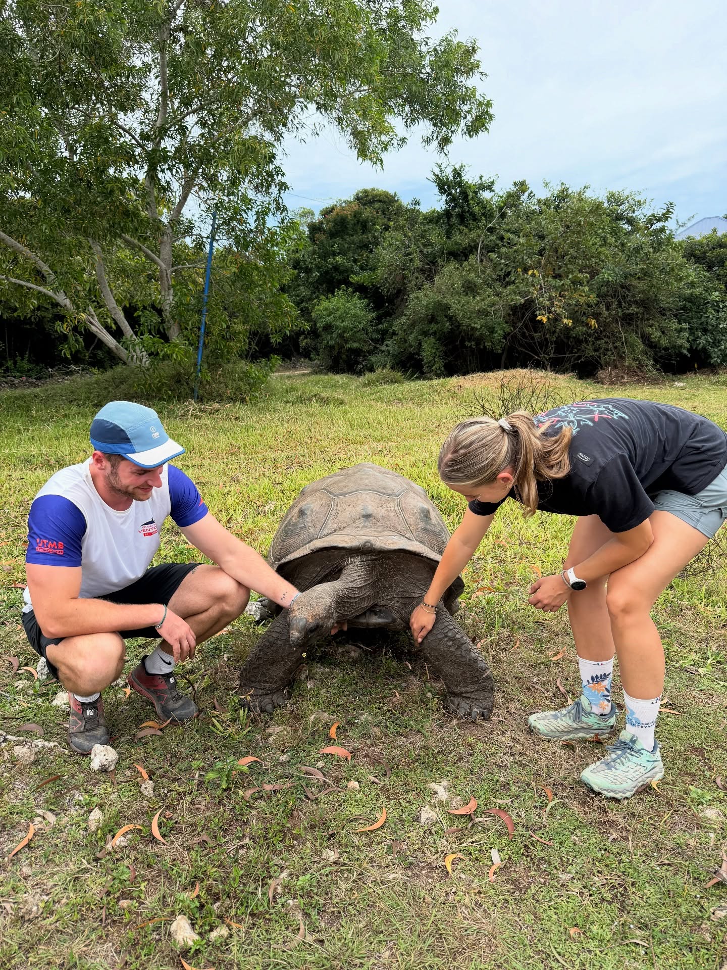 This week at Jozani Forest our amazing volunteers got their hands dirty cleaning out the greenhouse and planting onions for the animals to snack on 🧅💚 Giving back to nature, one root at a time 🌱
#JozaniForest #VolunteerLife #GreenhouseGoals #ZanzibarMoments #GivingBack