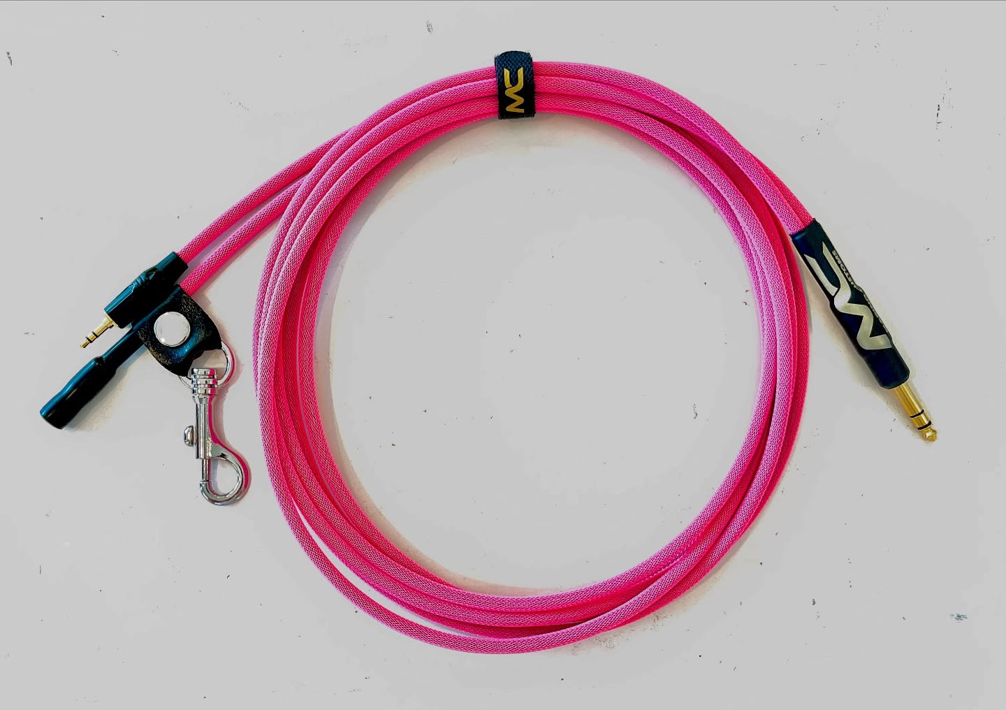 Visit @marinocustoms.net to purchase the original Vlog Cable.
-
-
-
#patchcables #guitarist #guitarbass #acousticguitar #guitarplayer #guitarra #electricguitar #studiotec #guitarsolo #fenderguitar #Instaguitar #guitare #gibsonguitars #fenderguitars #guitargear #taylorguitars #drums #drummers #gospel #guitarists #guitarsofinstagram #classicalguitar #instagrsmlive #bassgruve #guitarworld #keyboardest #instrumentcable #neutrik #vlogcable