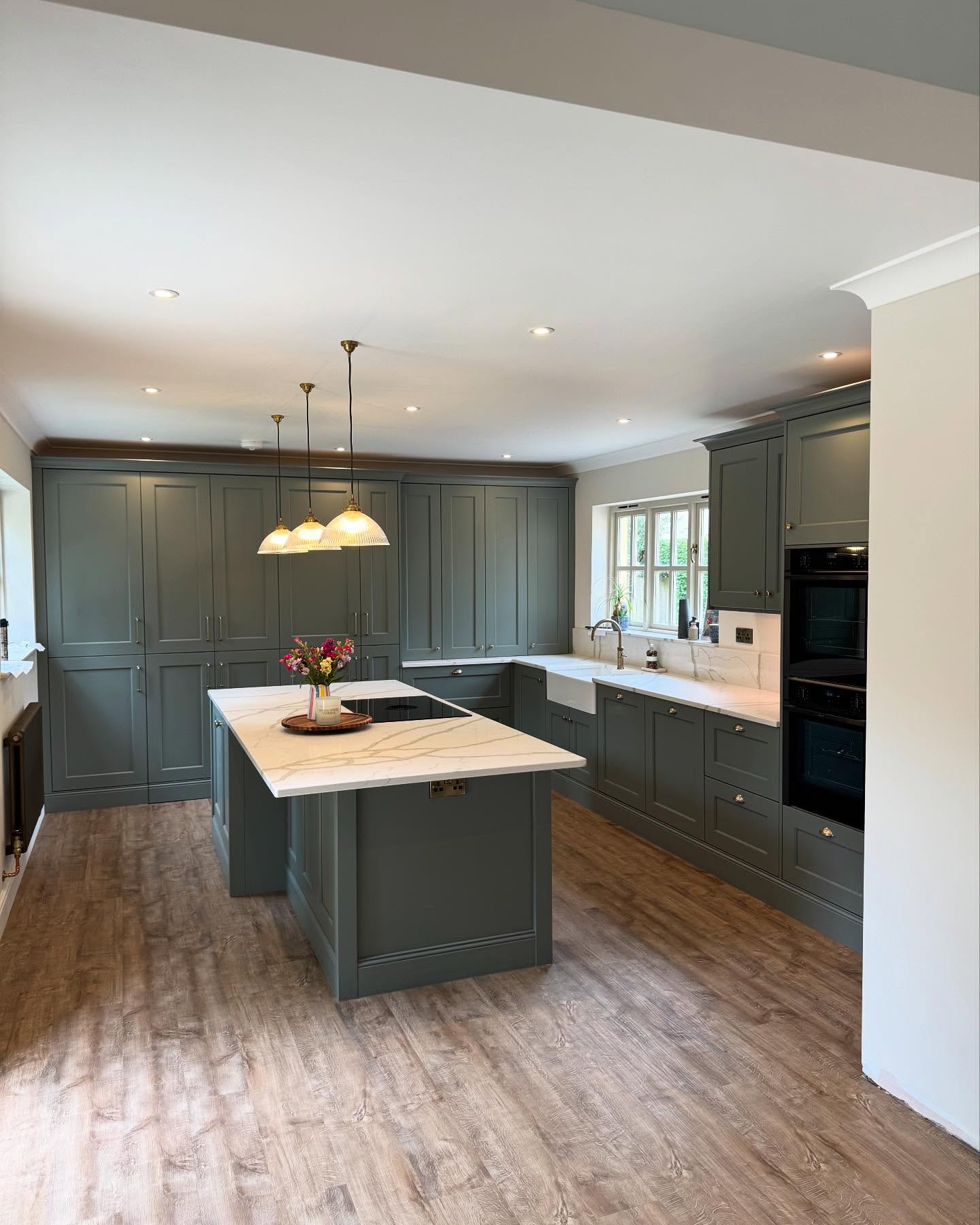 🌟 Reed Green kitchen & utility complete. 🌟
Large transformation on this project. Swipe for before photos ⏩️⏭️➡️
@stori_collection Wakefield Reed green doors
@quookeruk classic Fusion in painted brass
@boracookingsystems Pure hob
@show_home_stone_ Calcutta gold Quartz
@franke_uk Belfast sink
@neff_home hide and slide ovens
@blum_uk Bins, space towers & hinges
#kitchen #kitchensofinstagram #kitchensofinsta #kitchendesign #kitchendesignideas #kitchenremodel #kitchenrenovation #kitchenreno #quartz #quooker #ashwoodkitchens #designideas #antiquebrass #designsupplyinstall