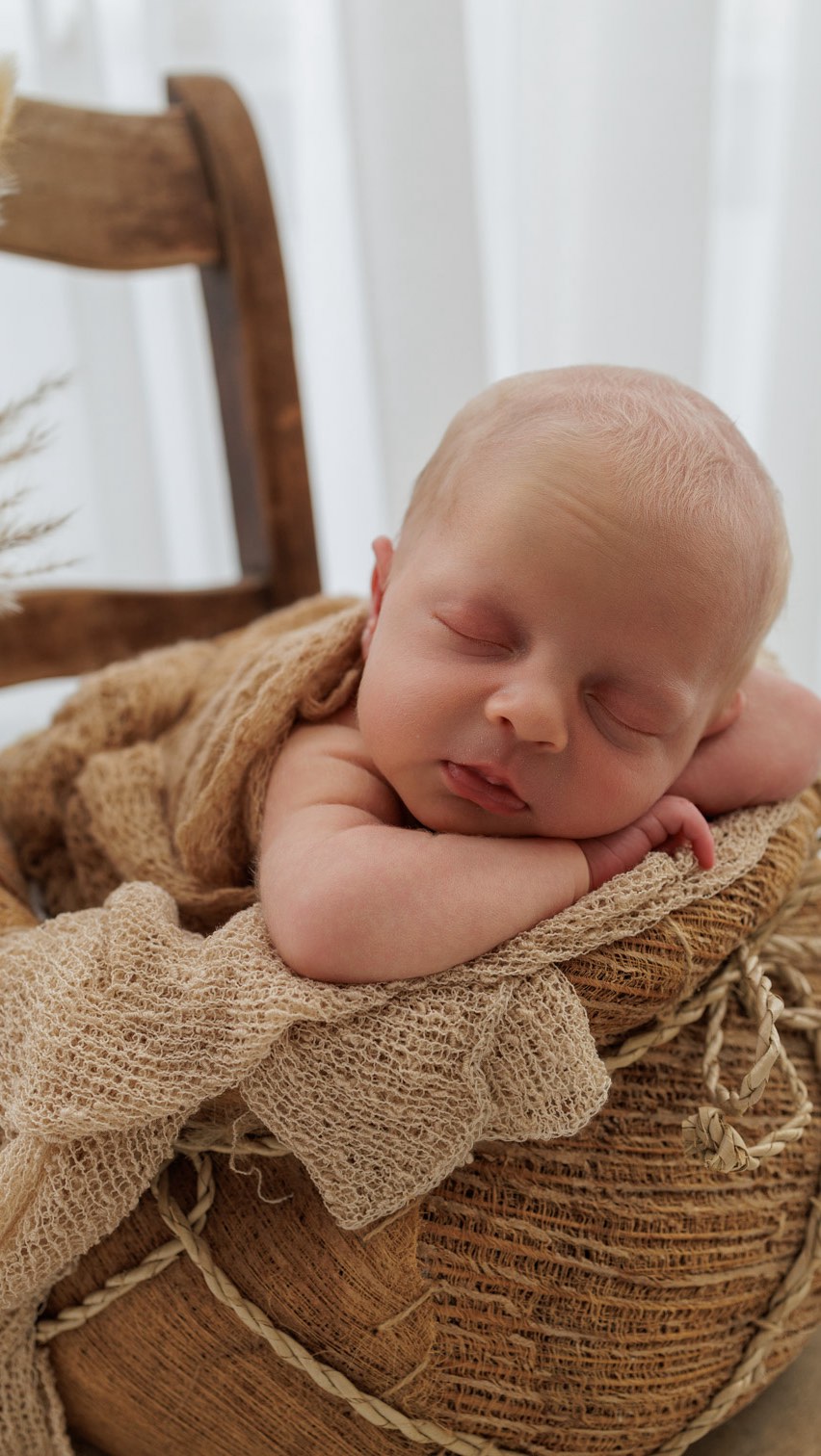 Nach unserem Urlaub sind die Shootings hier schon wieder in vollem Gange!
Diese Woche freue ich mich noch auf 2 weitere Babys.
Sichert euch rechtzeitig euren Termin für ein Neugeborenen-Shooting. Die ersten 14 Tage nach der Geburt sind perfekt um die zarten und süßen Momente einzufangen.
Für weitere Informationen meldet euch gerne bei mir, dann führen wir ein ausführliches Telefonat um uns kennenzulernen.
#neugeborenenfotografie #babyfotografwittlich #familie #fotoshooting #trier #babyfotos #familienfotograf #babyzauber