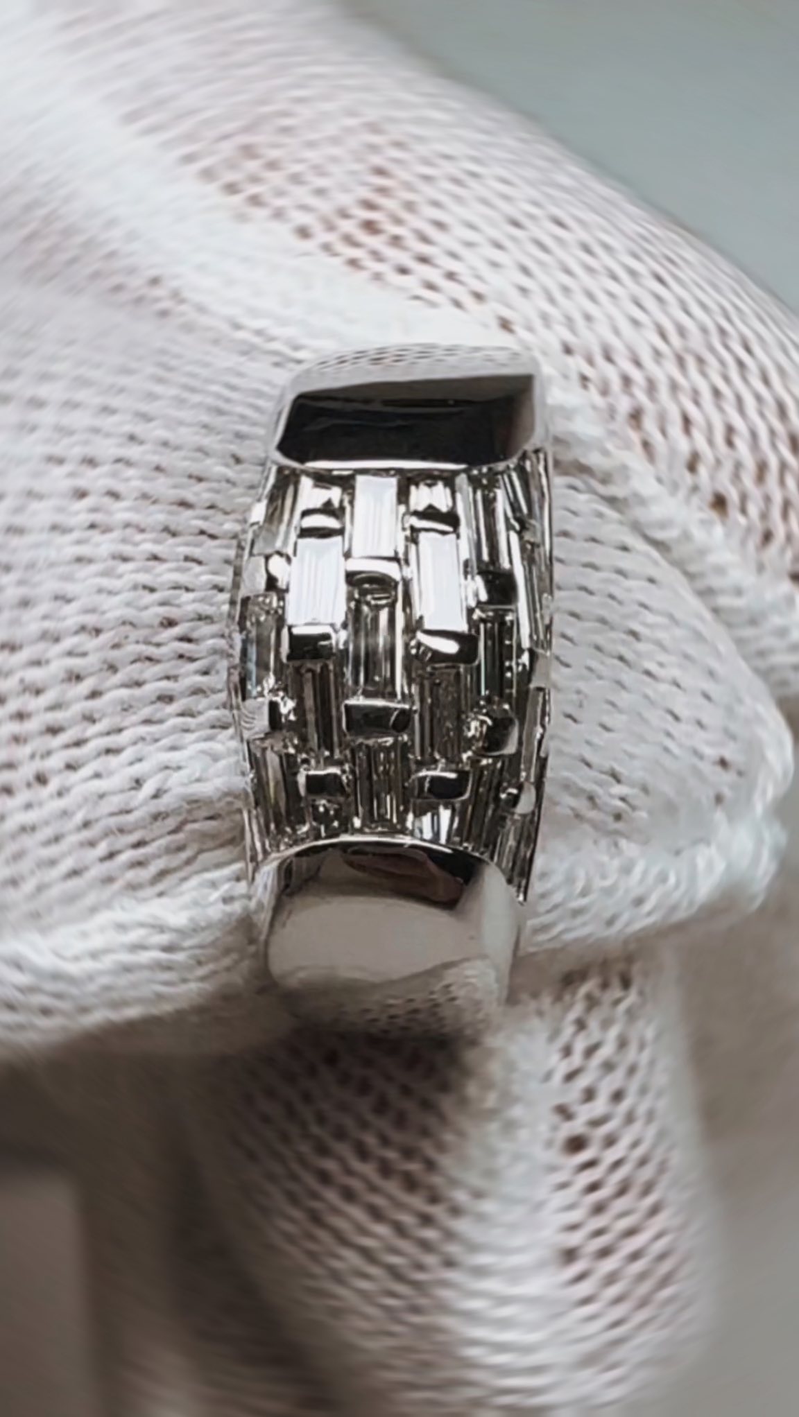 ✨ BVLGARI Ring Repair — Restored to Perfection ✨
At OCON, we specialize in state-of-the-art jewelry repairs that bring your treasured pieces back to life. From luxury brands like BVLGARI to heirloom rings and custom designs, our expert craftsmanship ensures every detail is restored to its original brilliance. 💎✨
Whether it’s resizing, polishing, stone replacement, or structural repair, your jewelry is in the hands of masters. Because perfection deserves to be preserved.
🔧 High Jewelry Restoration
💍 Luxury Brand Repairs
🛠️ Precision Craftsmanship
DM us for consultations or visit our atelier to see the magic happen. #OCONJewelry #JewelryRepair #BulgariRing #HighJewelryCare #LuxuryRestoration