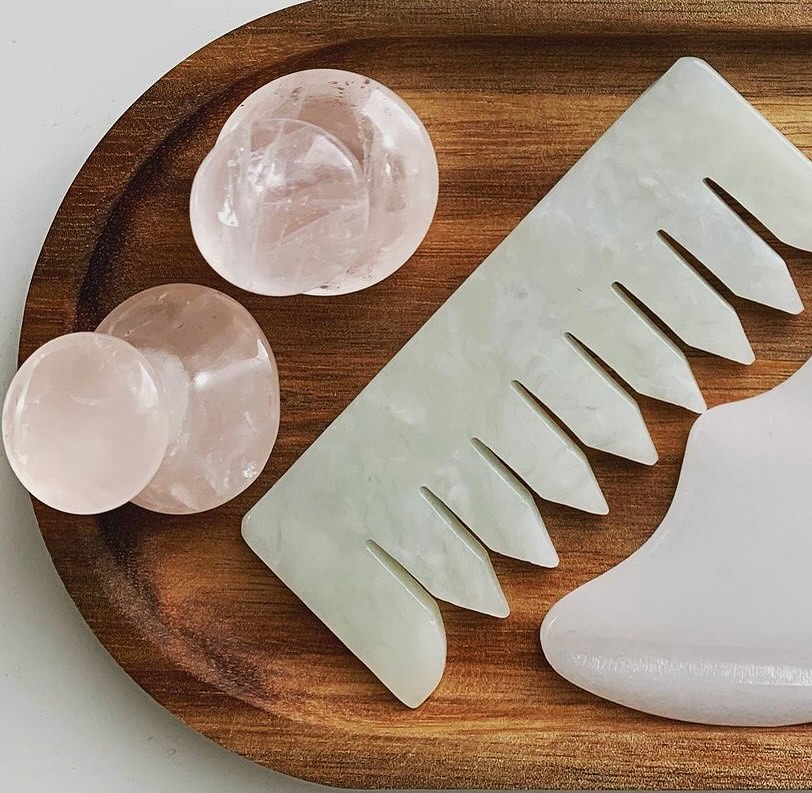 #toolsofthetrade My high-touch, organic facials incorporate rose quartz and jade gua sha tools alongside extensive face, neck and shoulder massage.
Bespoke Holistic Facial with Kaya
60 minutes £65
75 minutes £75
90 minutes £95
Simply choose your desired treatment time and trust that your facial will be tailored accordingly.
Products by @evolvebeautyuk & @inlight_beauty
#crystals #guasha #holisticliving #holisticfacial #thingstodoindevon #thingstodoinsidmouth #sidmouth
