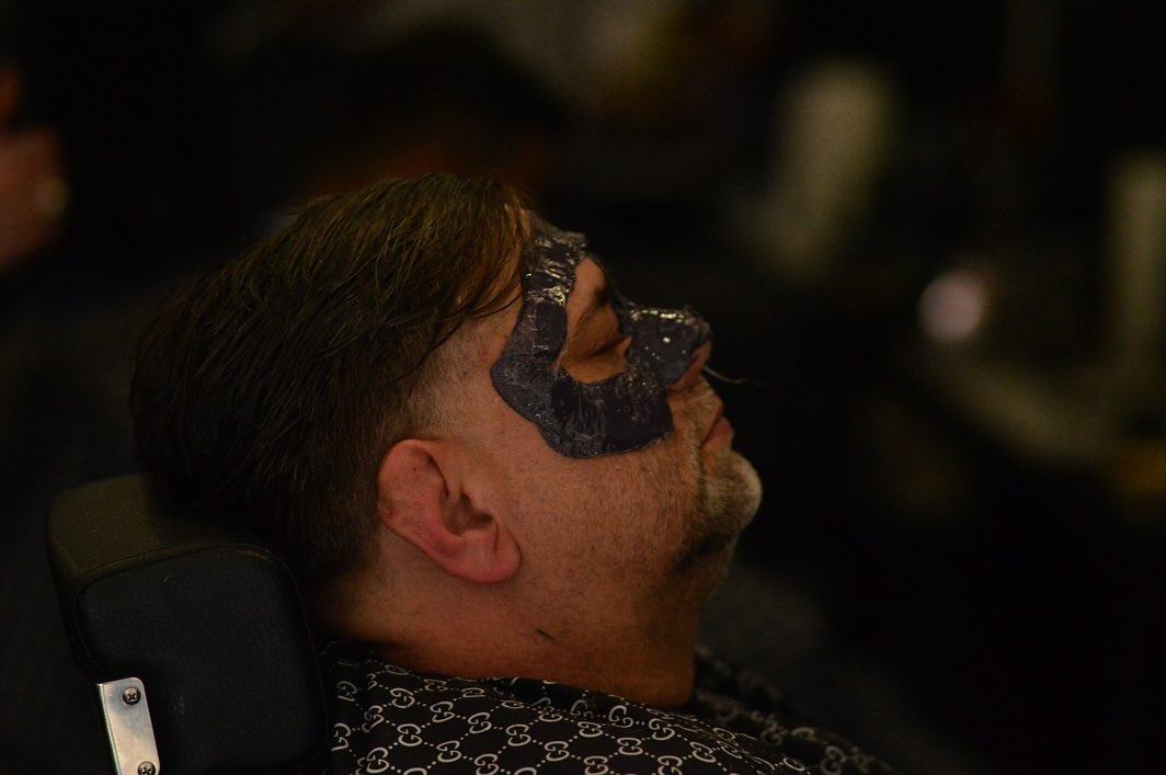 Your next cut is calling 📞.
Pick up the phone 😏