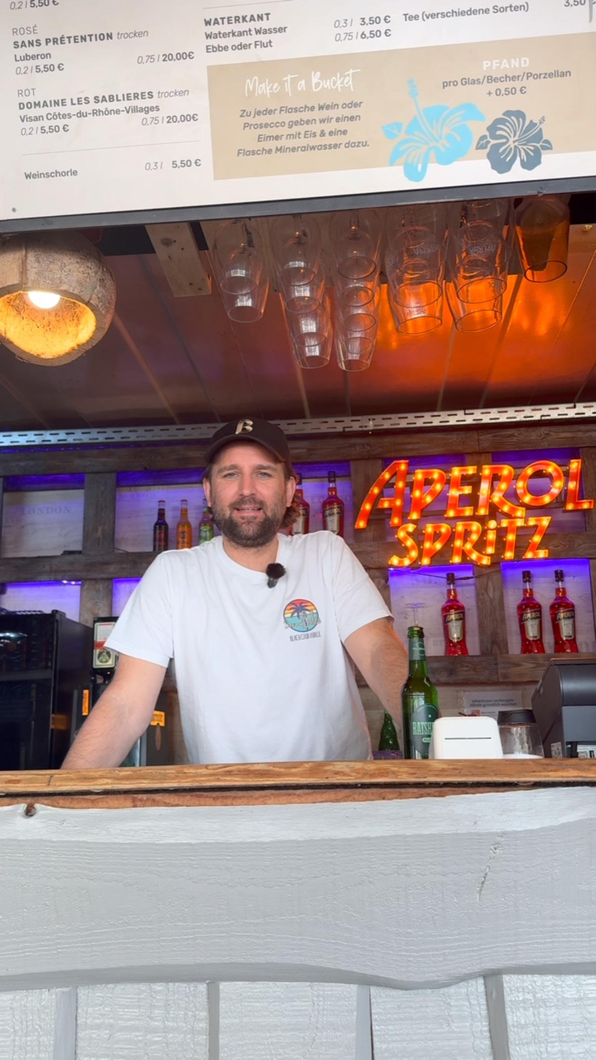 Barfuß oder Sneaker? Sunrise oder Sunset? Unser Team stellt sich den wirklich wichtigen Fragen. 😎🙌
Wie würdet ihr entscheiden?
#thisorthat #lübeck #strandsalon