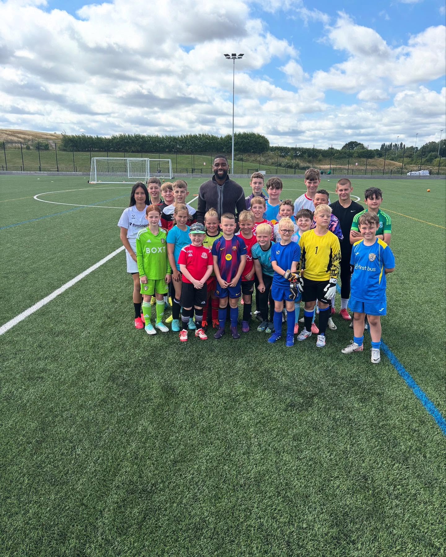 Another Great GK camp day 🧤
massive thanks to @tltutala for coming down for a lunch time Q&A with the kids 🎤
All GK wars winners Recived a signed Doncaster Rovers shirt from timmy ✍️🧤
Dm to book on our next camp 👍