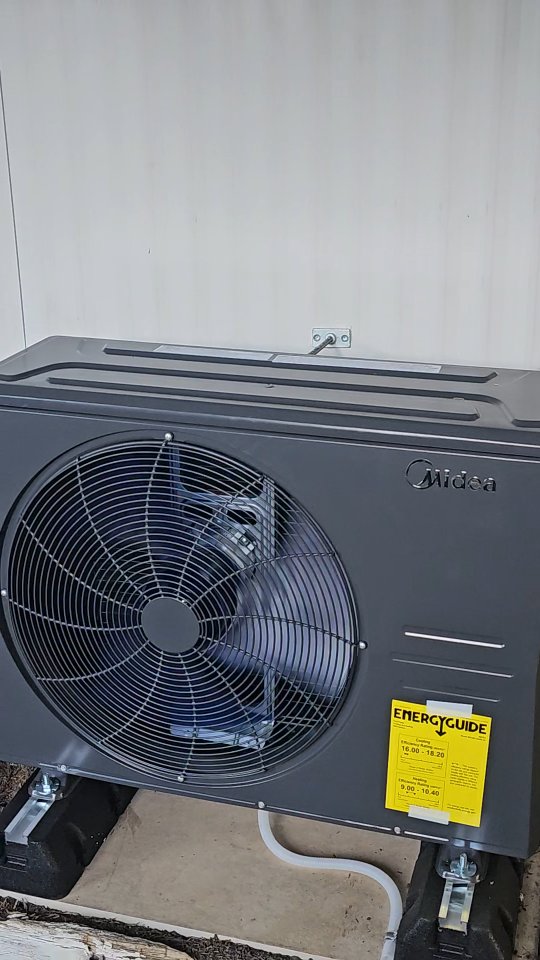 Midea 1.5 Ton Heat Pump. Enjoy both heating and cooling while lowering your energy bills. Call us for a free assessment. #mideaairconditioning #midea #mideaheatpump #hvac #hvacinstall #heatingandairconditioning #hvactechnician #nestpro