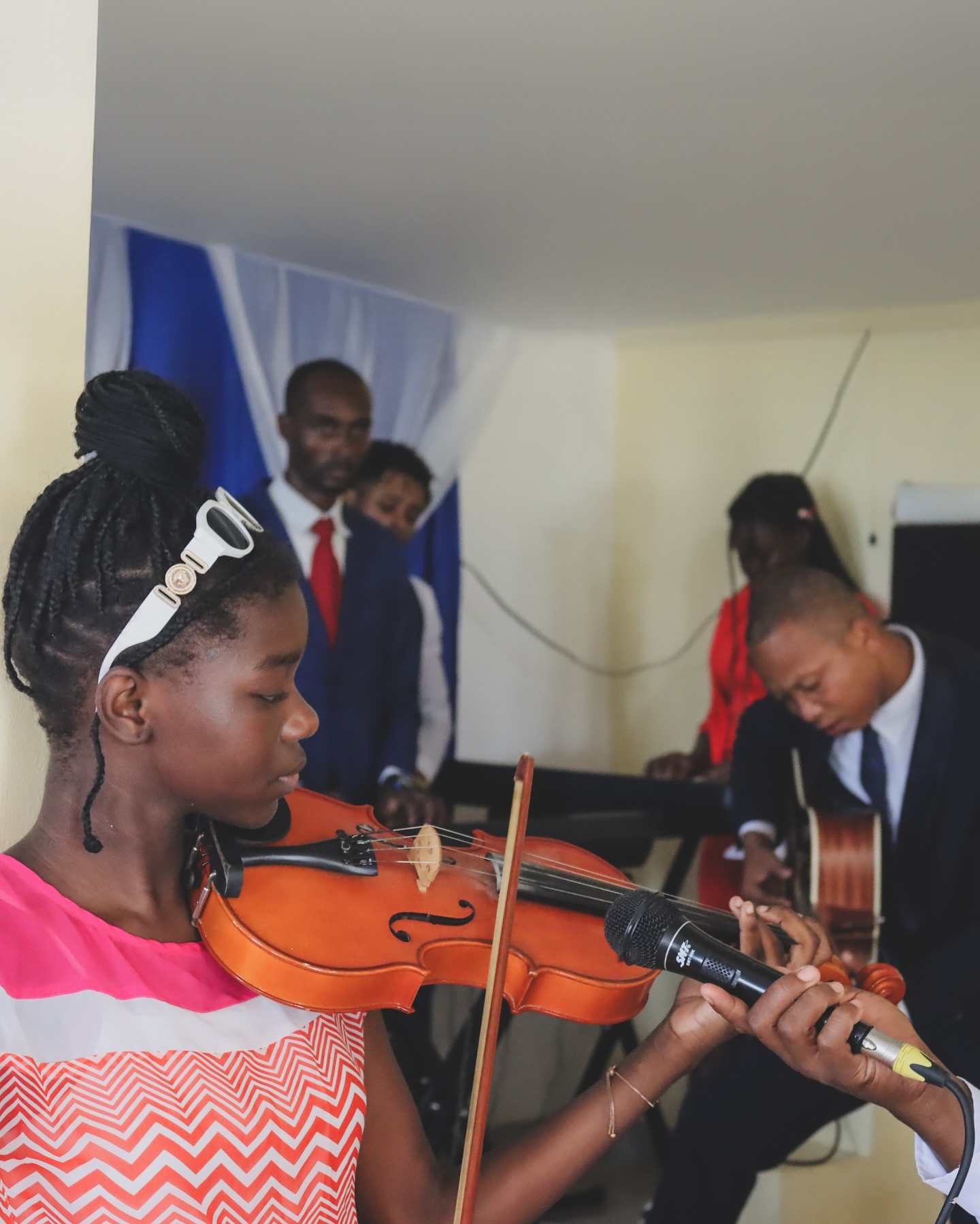 An UPDATE from our Ministry partner, Pastor Guitho 🇩🇴
Pastor Guitho continues to pour into his community through creative and practical ministry. He’s launched schools for music, English, and sewing—equipping people with life-changing skills and pointing them to Christ in the process. Thanks to the generosity of RMI supporters, instruments and sewing machines are already in use!
On top of all this, God has blessed Pastor Guitho and his wife with their third child since our last update. His hands are full—in ministry and at home—and we couldn’t be more grateful for his faithfulness.
Please continue to pray for strength, joy, and provision as this beautiful work continues!