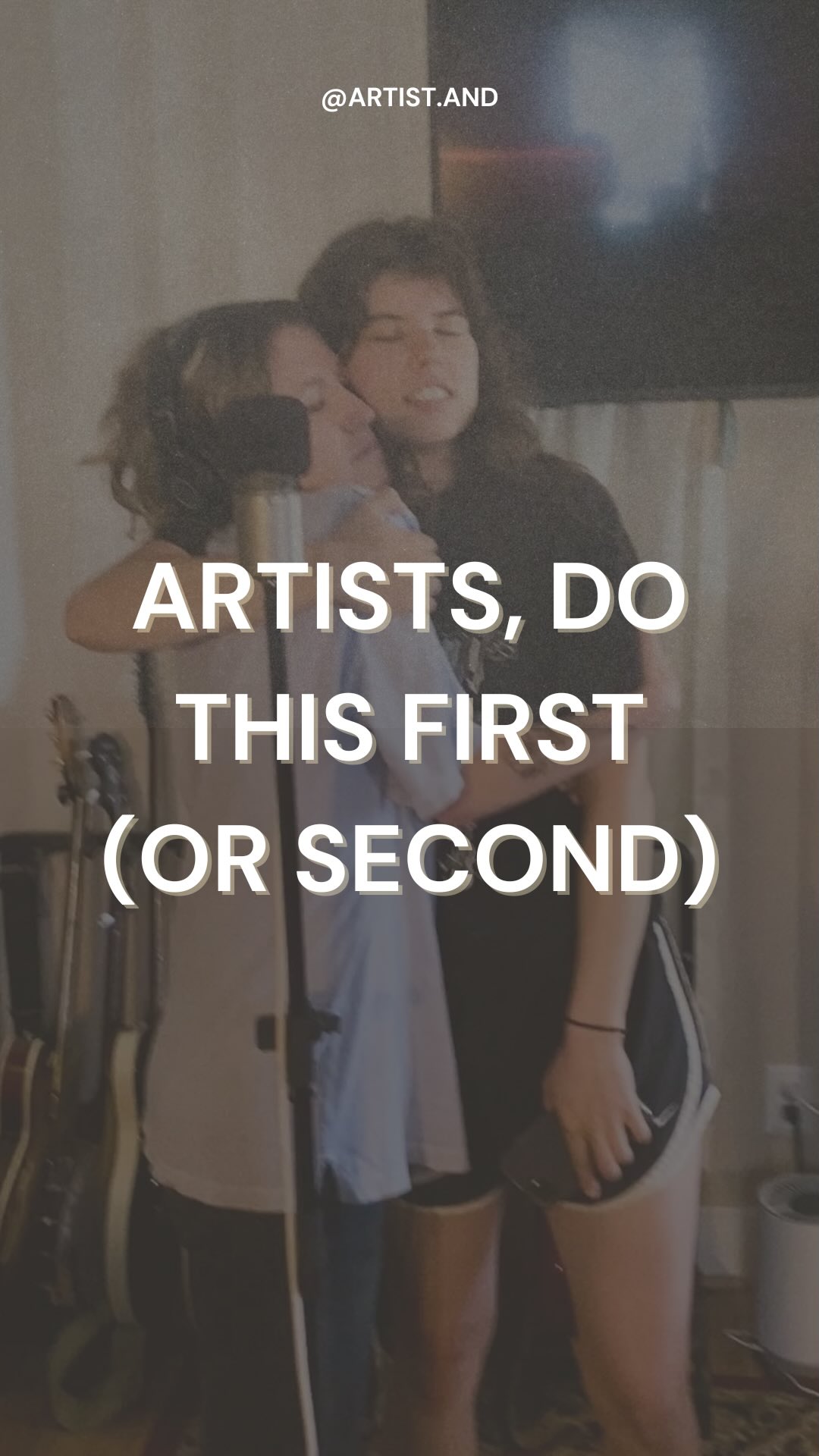 It’s much easier to dream about being an artist than it is to be one.
What they may not tell you in art class is how easy it can be to get disillusioned. You set out to share something authentic with the world, and nobody seems to care. Yet. How do you keep going??
One word: COMMUNITY.
Here’s how you can start finding yours!🤗
#artistcommunity
