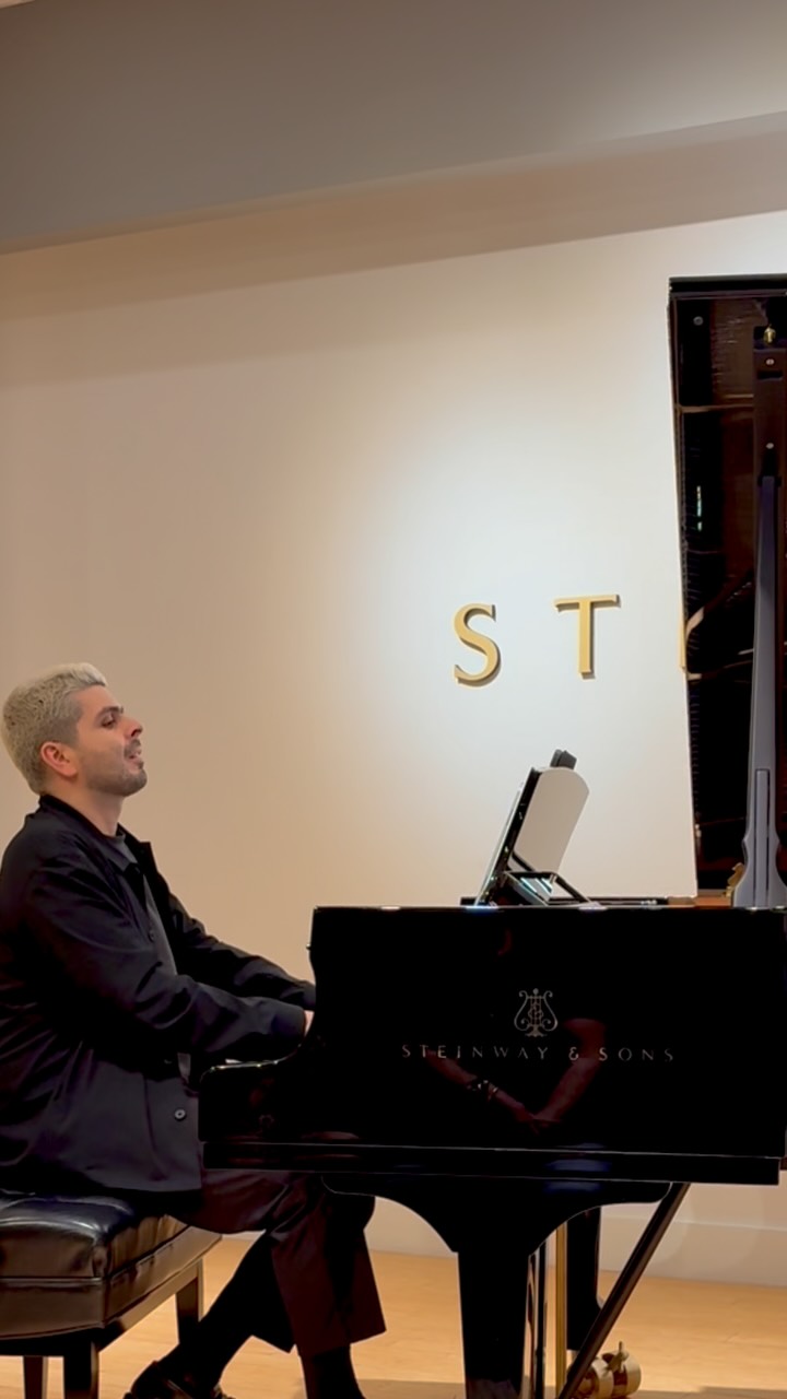 During the Pre-release of my upcoming album “Latin American Classics Vol.2” at @steinwaymiami
Available worldwide August 1st
🎶 Odeon - E.Nazareth
#newalbum #LatinAmericanClassics #piano #music #brazil #comingsoon