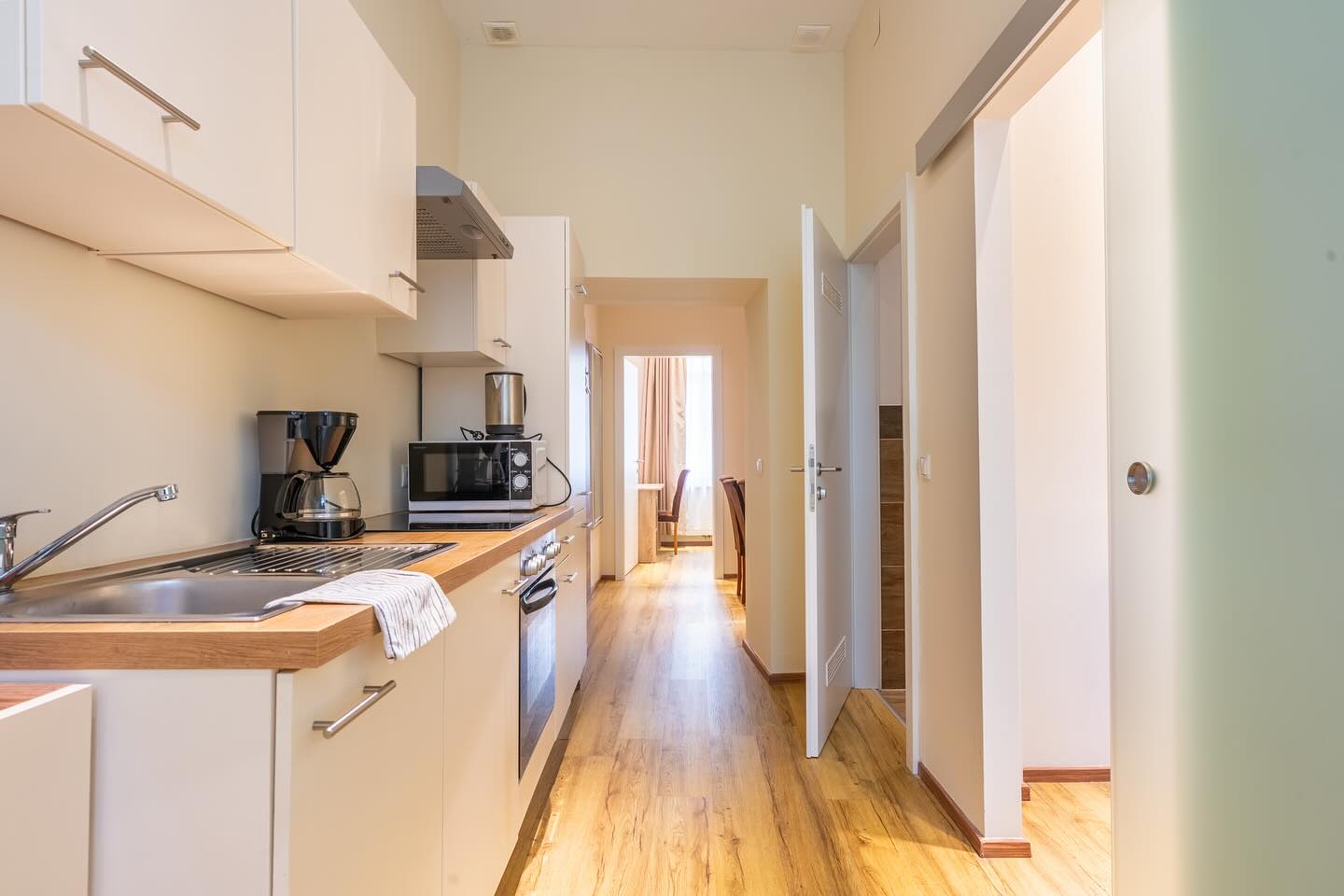 Your home away from home.
© @michaelsabothafotografie
#wien #vienna #travelvienna #citytrip #viennatouristboard #apartment #apartmentdecor #prater #praterwien #viennanow #viennaaustria #viennagram #riesenrad #riesenradwien #explorevienna #whattodoinvienna