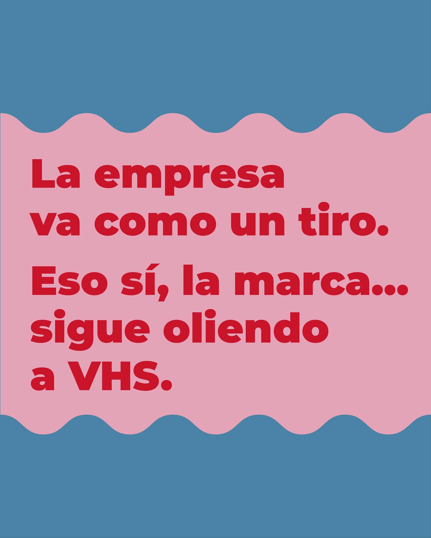 Tu negocio puede ir sobrado de ventas…
y, aun así, lucir un logo que ya debería estar jubilado
con una caña en Benidorm. 🍺
Porque las marcas también cumplen años,
aunque la facturación siga joven.
Si heredaste la empresa familiar y tu branding sigue
en “modo cinta VHS”, esto va contigo:
NO voy a dinamitar la historia. 🧨
Voy a traducirla a 2025, sin perder ni una miga de identidad.
De pieza de museo respetada a fetiche contemporáneo,
listo para la próxima década.
Recojo tu historia, la pulo y la catapulto… dejando intacta su huella dactilar.
💬 ¿Tu logo sigue bailando techno noventero? Cuéntamelo.
#HerenciaQueBrilla #BrandingSinNaftalina #NadaQueDemostrar