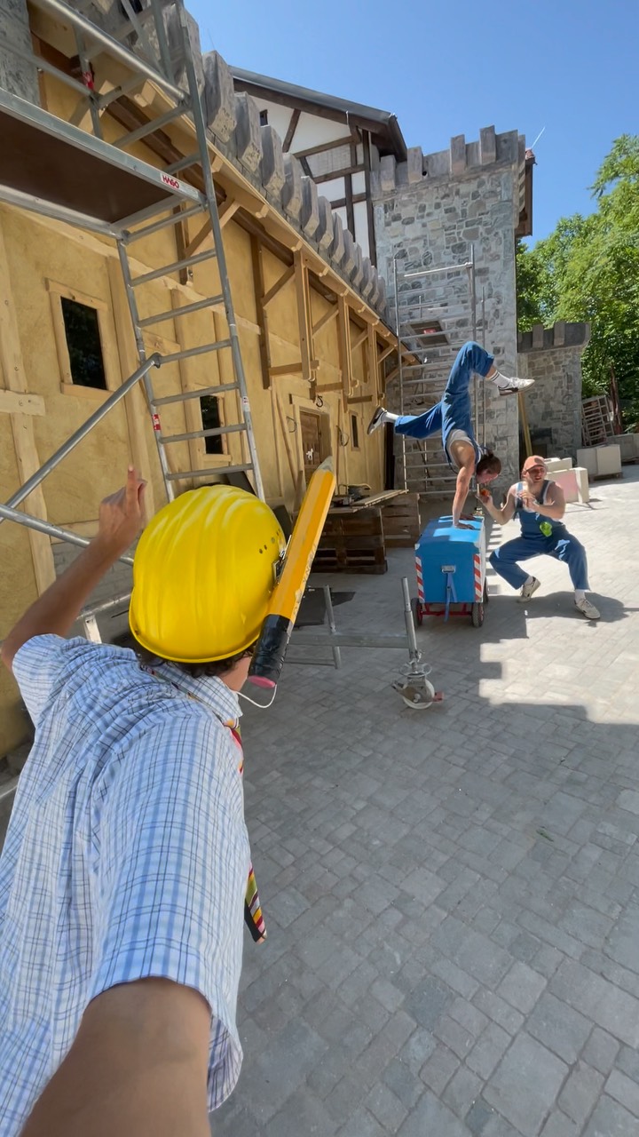 Immer diese BauarbeiterInnen-Tauben 🕊️
Morgen geht es in die Flachau, wir sehen uns dort 🫶🏼
#circus #streetperformance #compagnietrisoleil