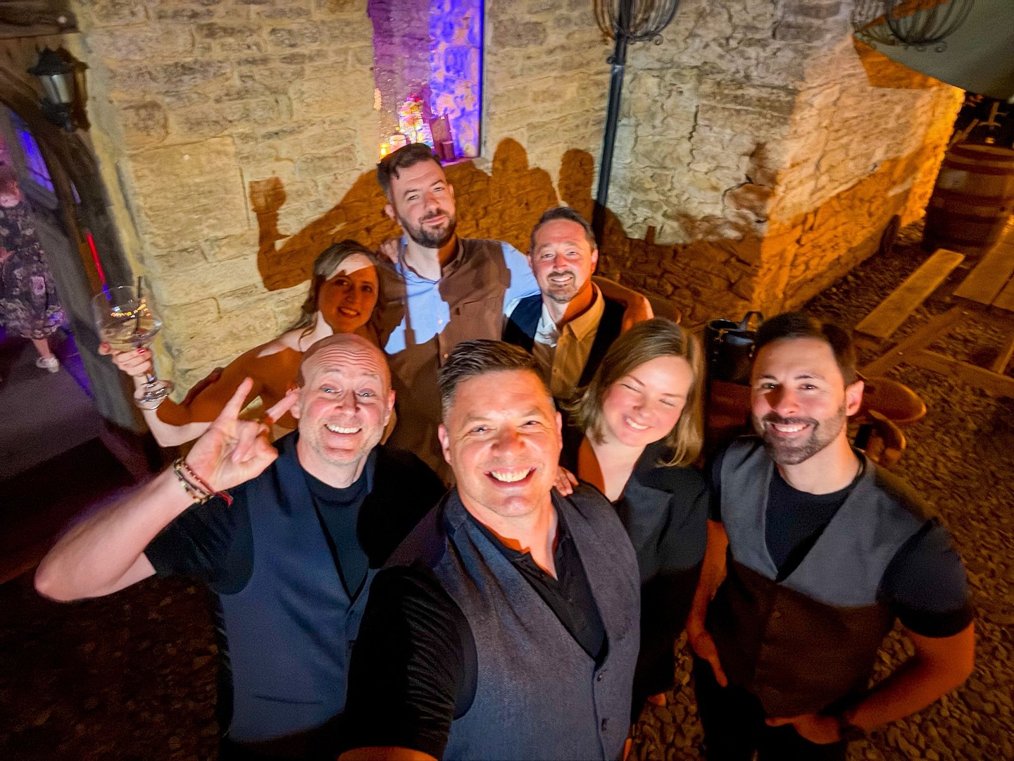 A great night last weekend with Catherine and Gary (selfie-d with the band) and their rocking guests. They fully embraced the aubergine ceilidh ❤️ @martyndrabik vocals @ro_barrett bass @darrendaviesmusic drums @korolevamoon and @tristanevansgtr #weddingband #Irishmusic #irishtrad ##weddingentertainment #entertainmentindustry #livemusic #coverband #Irishweddingbanduk #functionband #rockcoversband #miraclecure_band #thescene #indiecoversband #ibanez #ibanezprestige #fishman #martinaudiolondon #voxampsuk #weddingbands #corporateevents #irishtrad #Irishmusic #turbosound #eventsplanner #ceilidh #ceilidhband #corporateeventplanner #corporateevents #myweddingsuppliers #folkweddingband #miraclecure_band