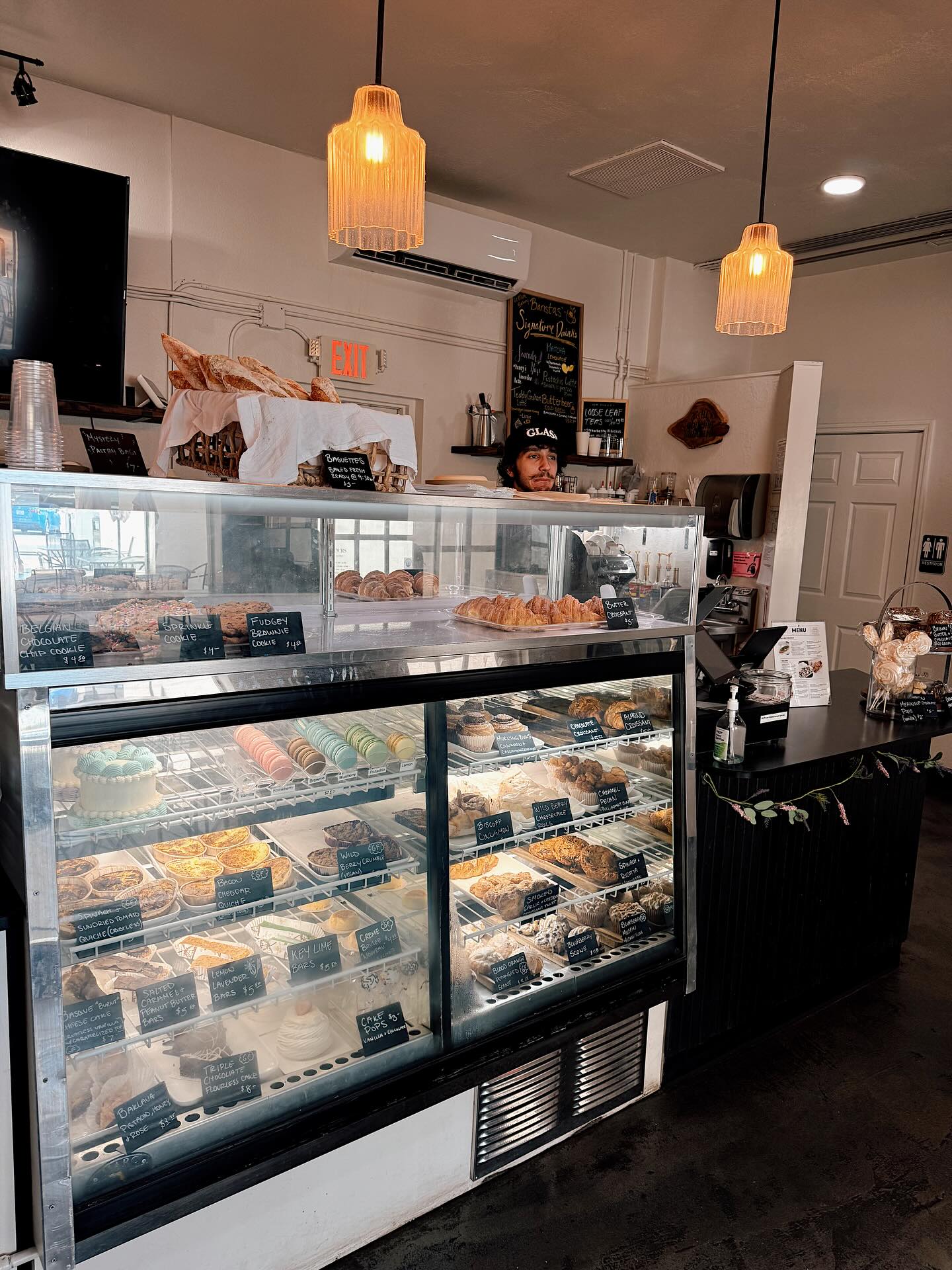 So many new additions this week!
🫐Wild Berry Cheesecake Cinnamon Rolls
🧁Pastel Mini Cakes
🍓Strawberries and Cream Pavlovas
🌹Pistachio Rose Baklava
🍫Hot Chocolate Cakes
🍋Lemon Curd Pound Cake
😍😍😍😍
What are you dying to try!?
And which are you hoping we add more of?