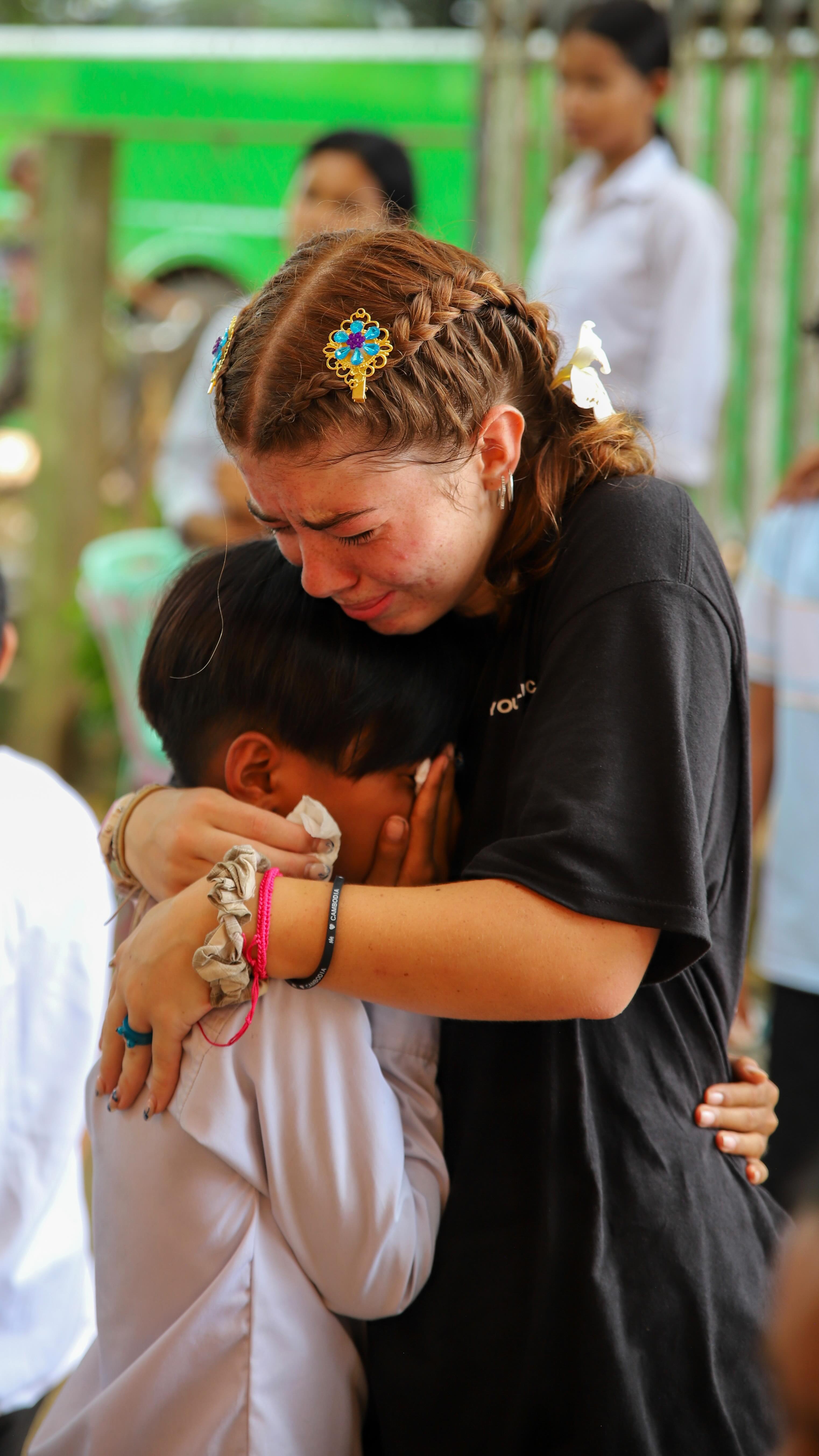 With our final 2025 Service Year Team returning home today, we pause to reflect on The Return Flight Theory.
Over the past 9 months, our participants have opened their hearts and souls to serve—both locally and across the globe. We’ve laughed. We’ve cried. We’ve connected. And through it all, we’ve grown.
But returning home isn’t the end—it’s the turning point.
The real question is:
What will you do with the change inside you?
Will you let “home” shape you back into who you were? Or will you let your experience shape you into something greater—where compassion, love, and connection guide your next steps?
As you adjust to being home, take a moment to reflect: What’s the biggest change you’ve experienced this year?
Now let that answer fuel your future.
#ReturnFlightTheory #YouthlincServiceYear #ReEntryReflection #ServiceChangesYou #ComeBackDifferent #GlobalToLocal #RootedInService