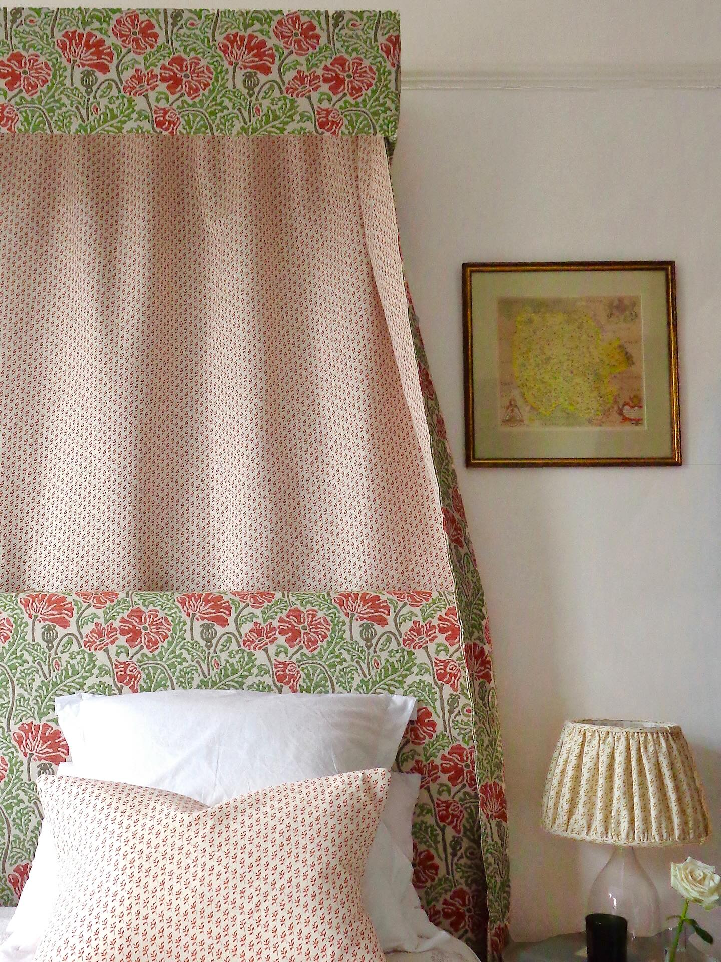 Who doesn’t love a bed canopy? Thankfully these seem to having been making a major comeback in recent years. They give a bedroom such a wonderful sense of drama and also an excuse to add even more fabric and pattern. Something we are always on board for! This combination of our Wild Poppies and Little Leaf work so well together and give such a fantastic overall effect.
#canopygoals #patternonpattern #patternmixing #bedroomdesign #interiorinspo #cozyvibes #statementstyle #floralinteriors #clovellycloth #londonbedroom