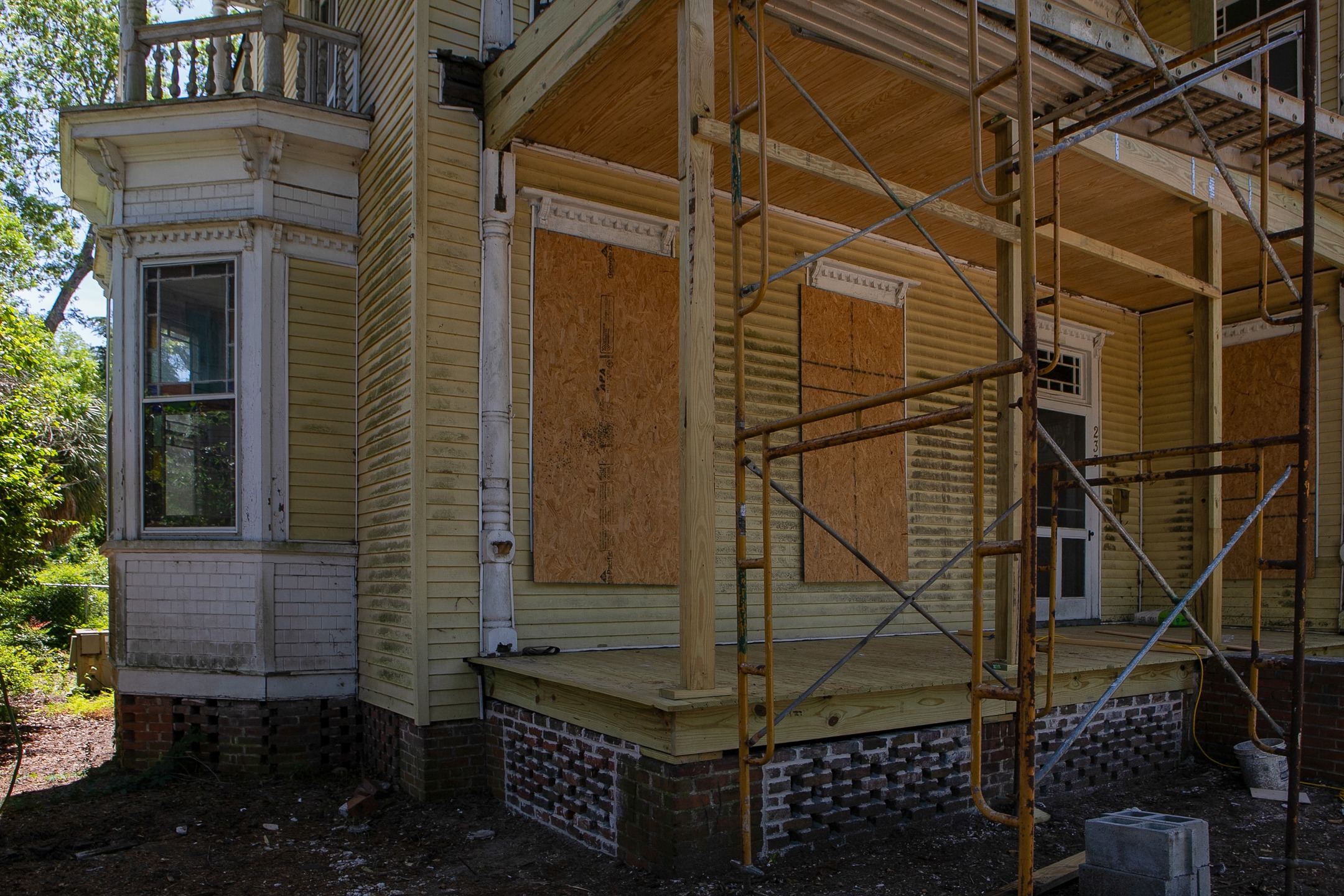 Join the Darlington County Historical Commission and Preservation South Carolina for an informative event at the Grand Old Post Office concerning Lawrence Reese, Black entrepreneur, carpenter, and architect, and the E.T. West House, currently being restored by Preservation SC.
Following the event will be an opportunity to view the West House starting at 6:15PM. The event and open house are FREE to the public. 📸 credit to: @annagarrison_photography @walking_through_yesterday
🗓️ August 21st
⏰4PM - 6PM
📍 Grand Old Post Office, Darlington