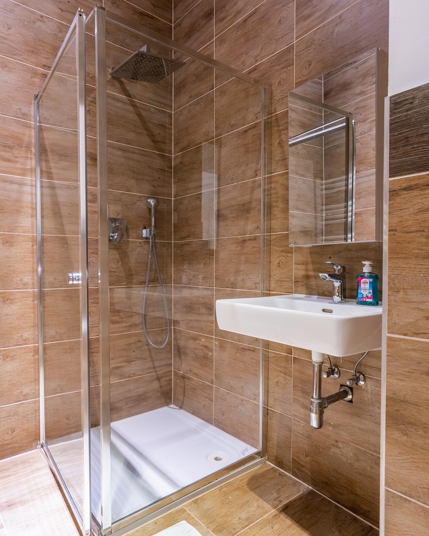 Your home away from home.
© @michaelsabothafotografie
#wien #vienna #travelvienna #citytrip #viennatouristboard #apartment #apartmentdecor #prater #praterwien #viennanow #viennaaustria #viennagram #riesenrad #riesenradwien #explorevienna #whattodoinvienna