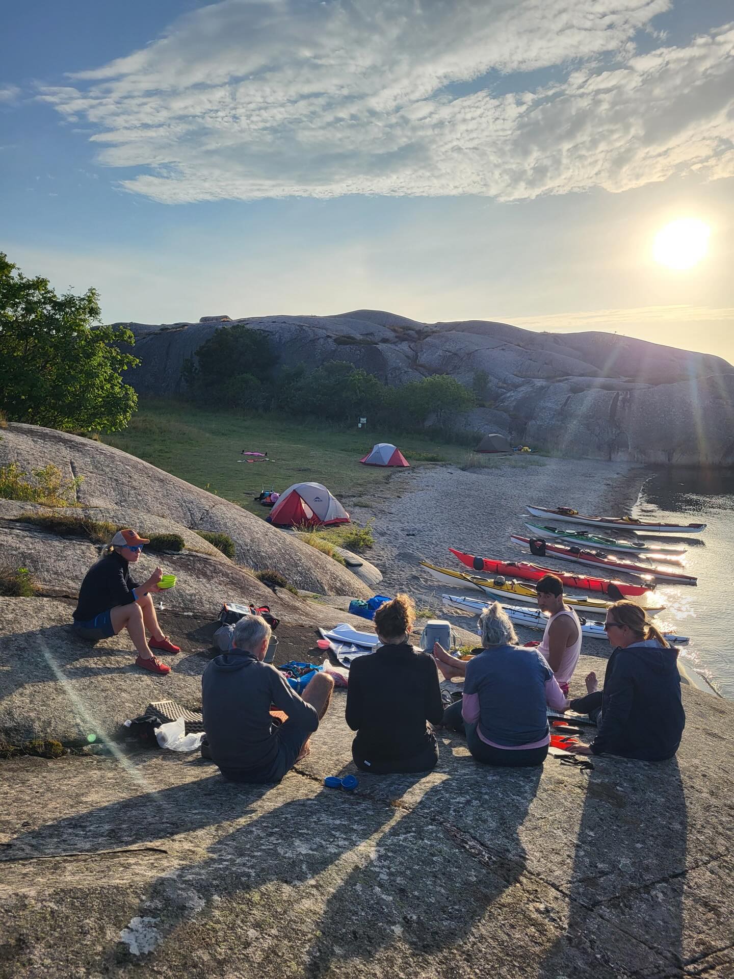 Fjällbacka 3 day guided expedition a few days ago with participants from Sweden and Austria. We had a wonderful time, great campsites, sunshine, kayak sailing and good food! Join us next time in August: https://www.nautopp.com/guidad-3-dagars-tur-i-havskajak