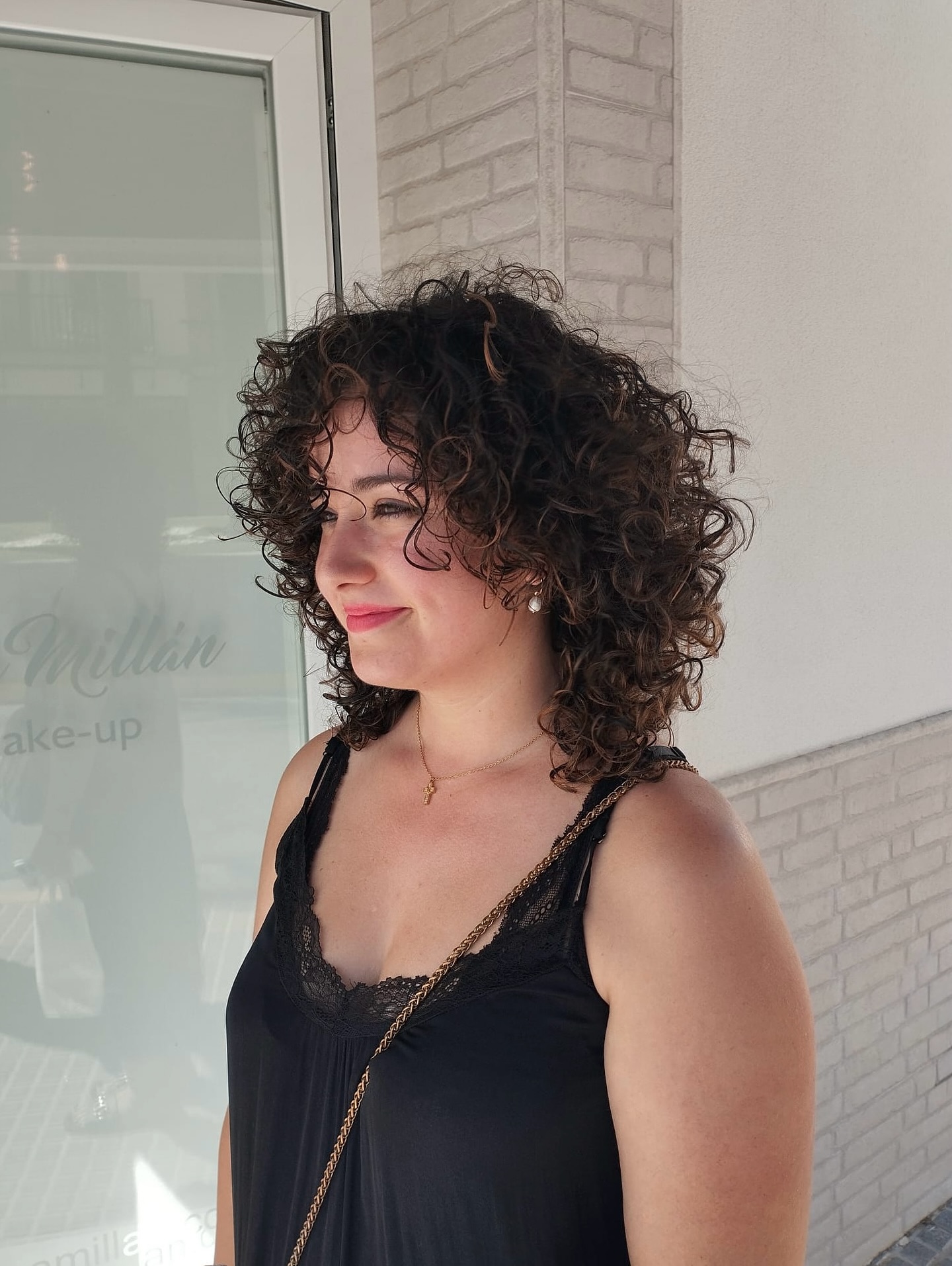 Buenas chic@s❣️✨
Os recordamos que nos vamos de vacaciones ☀️ Durante el mes de agosto cerramos el salón para recargar energías, inspirarnos y volver con más fuerza en septiembre ✂️✨
Aprovecha este tiempo para mimar tu cabello: protégelo del sol 🌞, hidrátalo bien 💦 y evita el exceso de calor 🔥.
¡Tu melena también necesita vacaciones! 💆🏼♀️💛
#barbaramillan #equipobarbaramillan #peluqueria #hair #makeup #moda #beauty #hairsalon #hairstyles #kerastase #wella #coloristawella #sassoon #goaorganics #sebastianprofessional