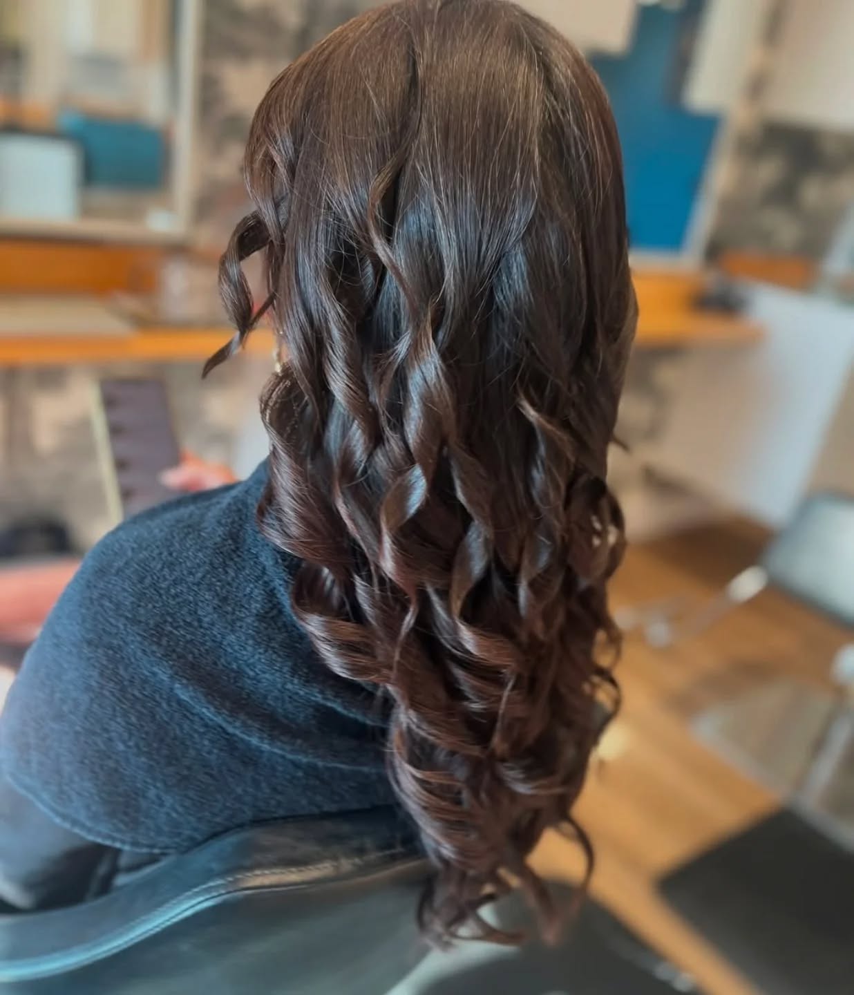 Beautiful extension work by our very talented @keishag.hermosabeachhair
If you have been wanting extensions, have any questions about them or are looking for a new extension artist, look no further.
.
.
.
.
.
#extensions #redondobeachextensions #hermosabeachextensions #southbayextensions #palosverdesextensions #torranceextensions #summerhousesalon #redondobeachairsalon #redondobeachhairstylist #redondobeachhair