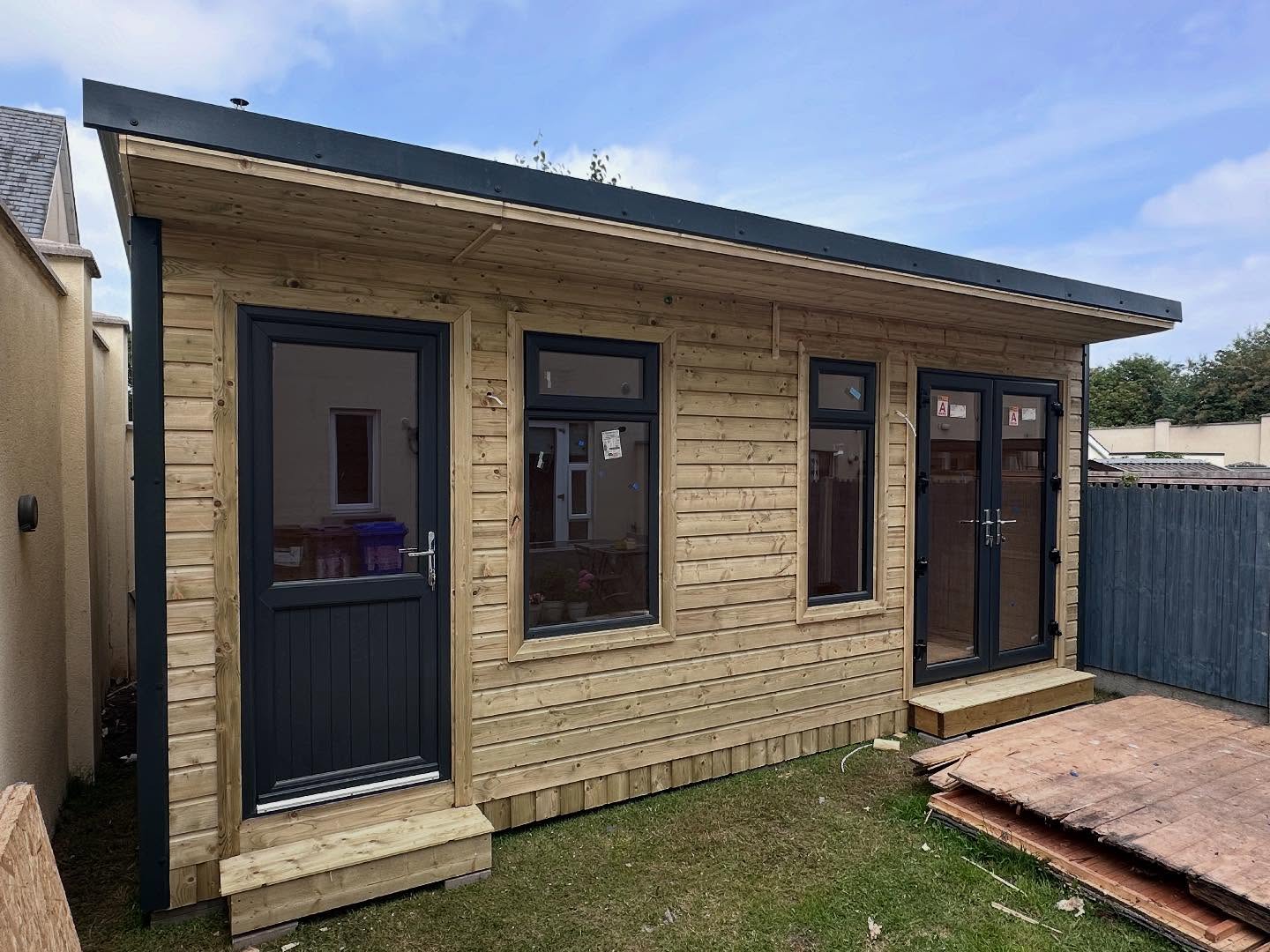 A very spacious 6x4M combi unit done last week for a customer to allow 2 separate working spaces #morantimbercabins #homeoffice #timbercabin