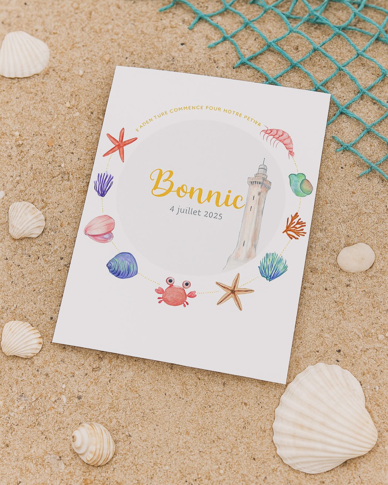 🌊✨ Une nouvelle aventure commence… ✨🌊
Bienvenue à Bonnie, née le 4 juillet 2025 💛
Un souffle marin, des éclats de coquillages, et une douce lumière de phare pour célébrer son arrivée.
Chaque création de l’Atelier raconte une histoire unique — ici, celle d’un premier été bercé par les vagues et les étoiles de mer. 🌟🦀🐚
📬 Faire-part illustré avec amour et poésie, imaginé par notre atelier 💛
💌 Disponible sur commande personnalisée
#fairepartnaissance #fairepartpersonnalisé #illustrationnaissance #atelieronzejuillet #fairepartmer #naissance2025 #papeterieartisanale #babyannouncement #faitmainavecamour #bonnie