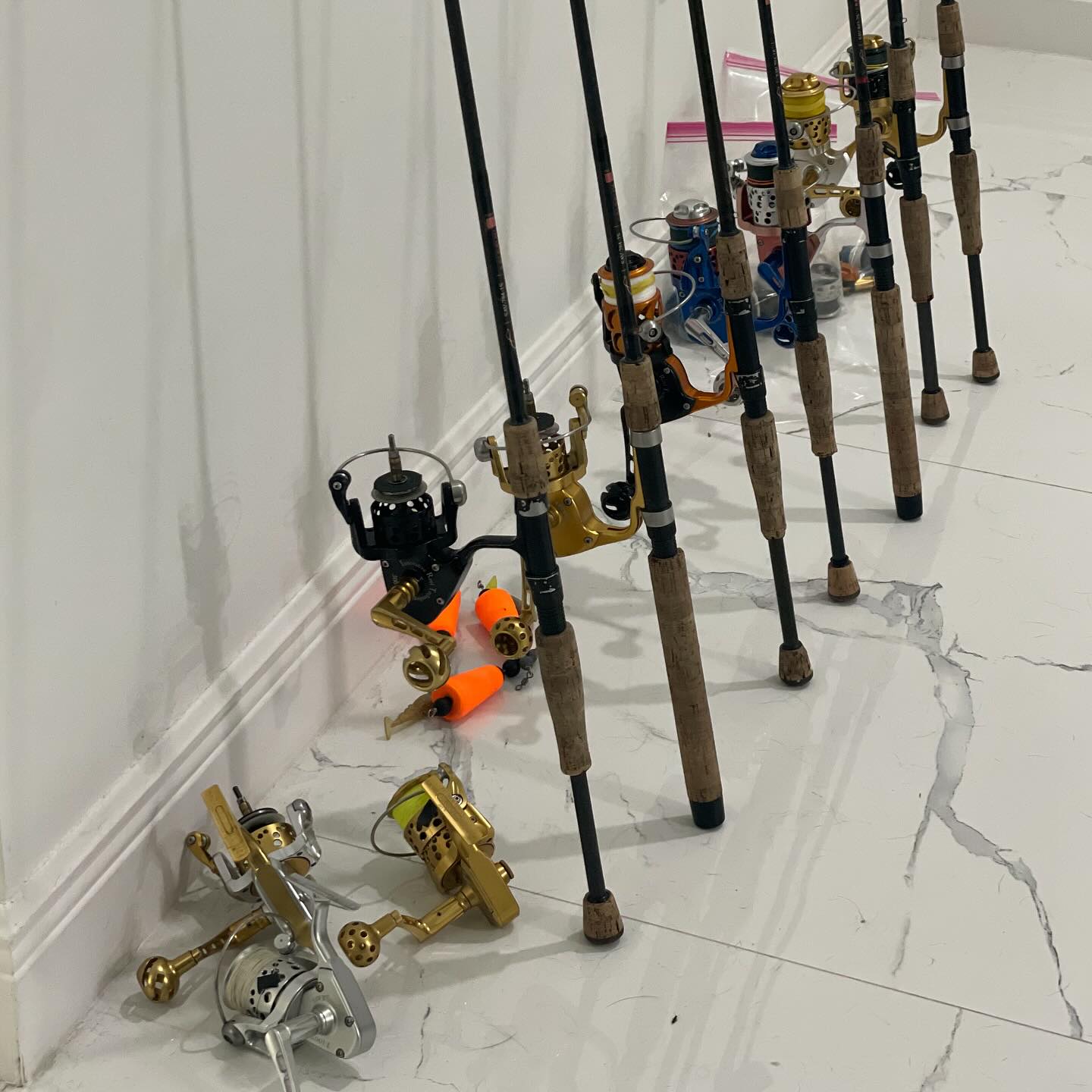 my tools 🛠️ got some love this weekend! Now entering their 9th season, and used an average of 5-10 days a month! Their durability is impressive 💪🏻 If they work this hard for me, they can certainly suit your needs…Log in today, @irt_reels @cajunrods and use the best products! Or call me, let’s talk gear 📲 305-778-5342 #a2fishingcharters #irtreels #cajuncustomrods #donnmarpliers #reelfishyapparel #tfoflyrods #fortressmarineanchorsusa #fourhorsementackle #captainspreferredproducts