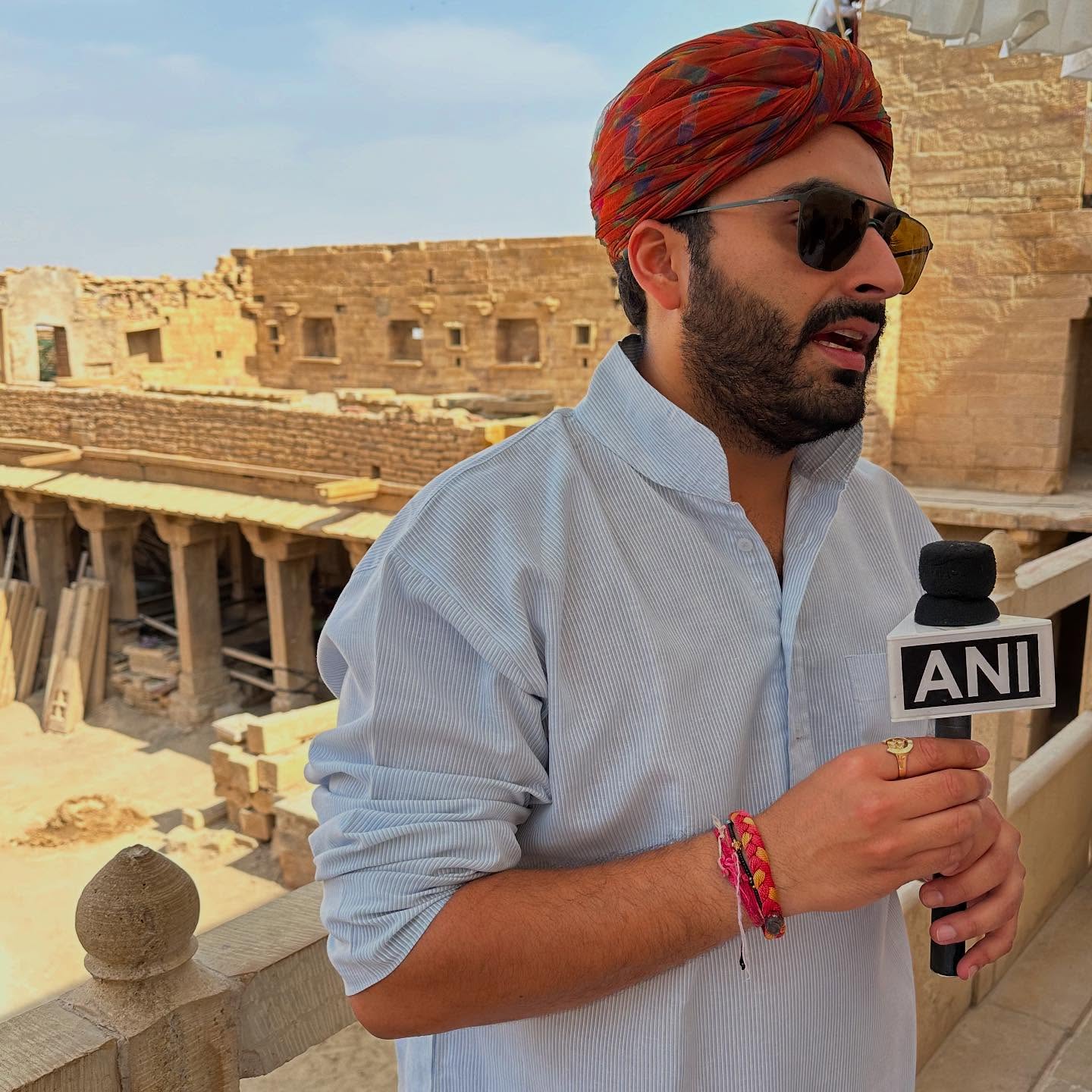 HH Maharawal Chaitanya Raj Singh of Jaisalmer interacts with the press at a royal brunch hosted by him at the historic Jaisalmer Fort on the occasion of ‘Panorama Editions’ at Jaisalmer, co-produced by Sopaan in November 2023. The event was attended by 60 members of the diplomatic community in India, and many patrons of art and culture.