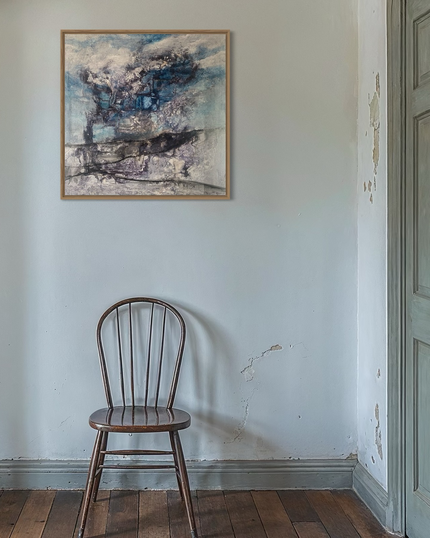 Taking time to place art in your home - an empty chair, a doorway of possibilites and a painting which resonates with your future self
‘Storm Clouds:Cumulonimbus’
Textured mixed media acrylic and ink landscape 76x76cm on stretched canvas.
Link in bio
#contemporarylandscape #landscapepainting #midlife #midlifewomen #artforyourwalls #artinyourhome #artonwalls #emergingartists #oxfordshireartist #stormclouds #horizon #interiordesign