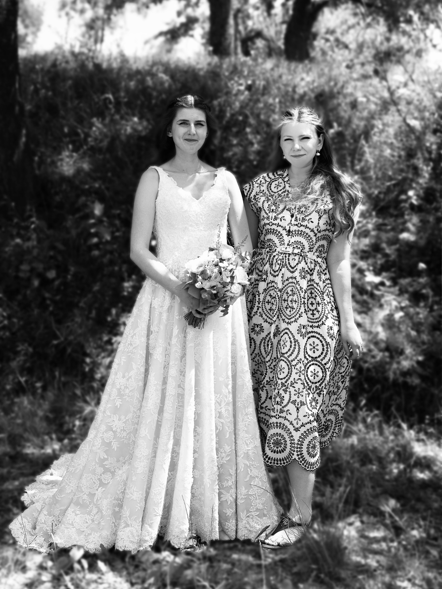 Meiner kleine Schwester als Braut 👰🏻♀️🌸 eine wundervolle Juli Hochzeit mit perfektem Kaiser Wetter. Sie hatte sich damals sofort in ein zwei Second Hand Brautkleider verliebt welche ich für sie aufbewahrt und personalisiert habe.
Kleid @das.geheime.brautzimmer 🕊️🗝️
Foto @pl.photolove 📷