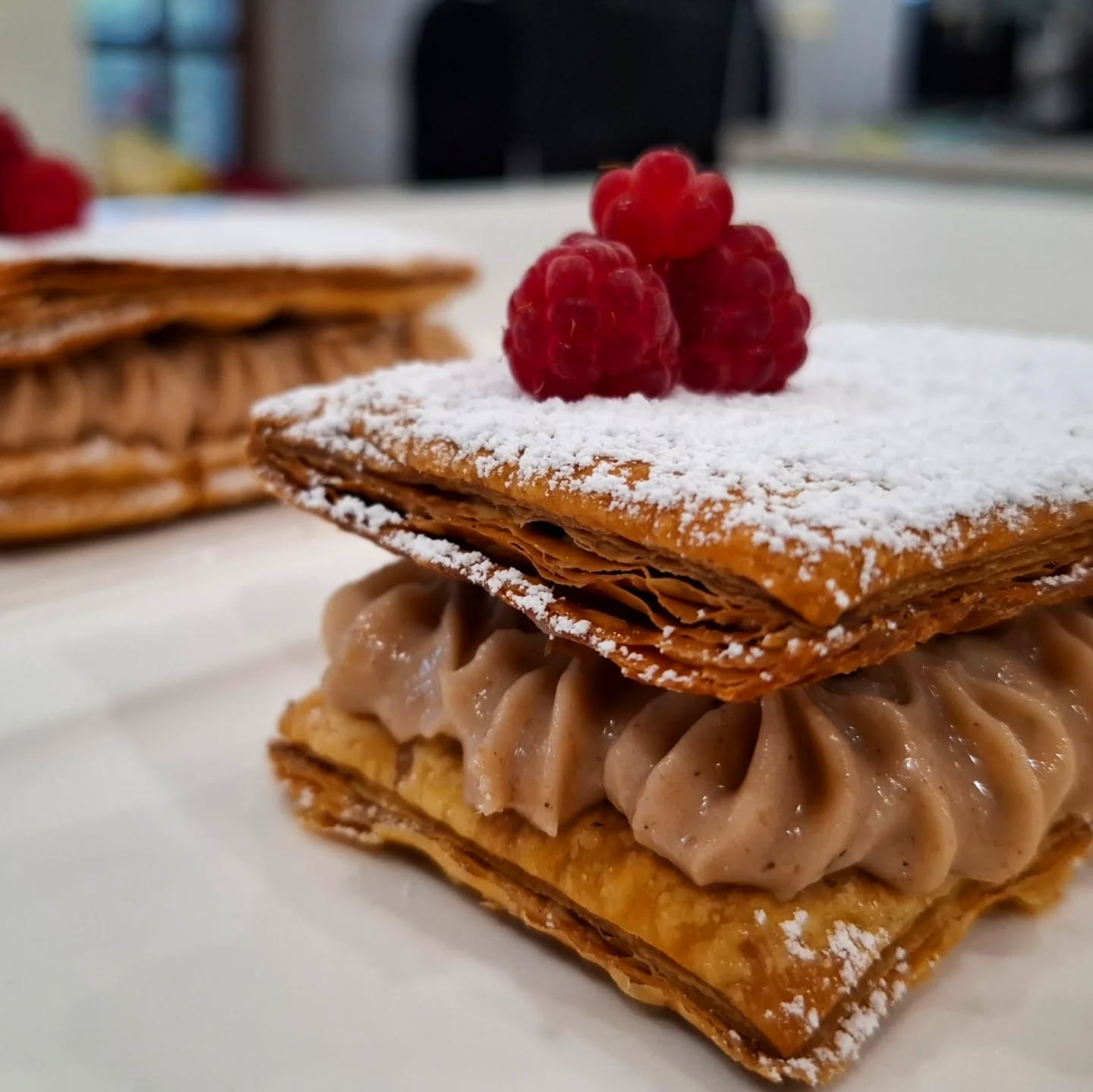 Le dessert du jour: Mille-Feuille a la chateigne et quelques framboises du potager 😋
#desserts #patisserie #millefeuille #chateigne #atable #tablesdhotes #chambresdhotes #ardeche #France #food #chestnut #framboise #raspberries #pastry