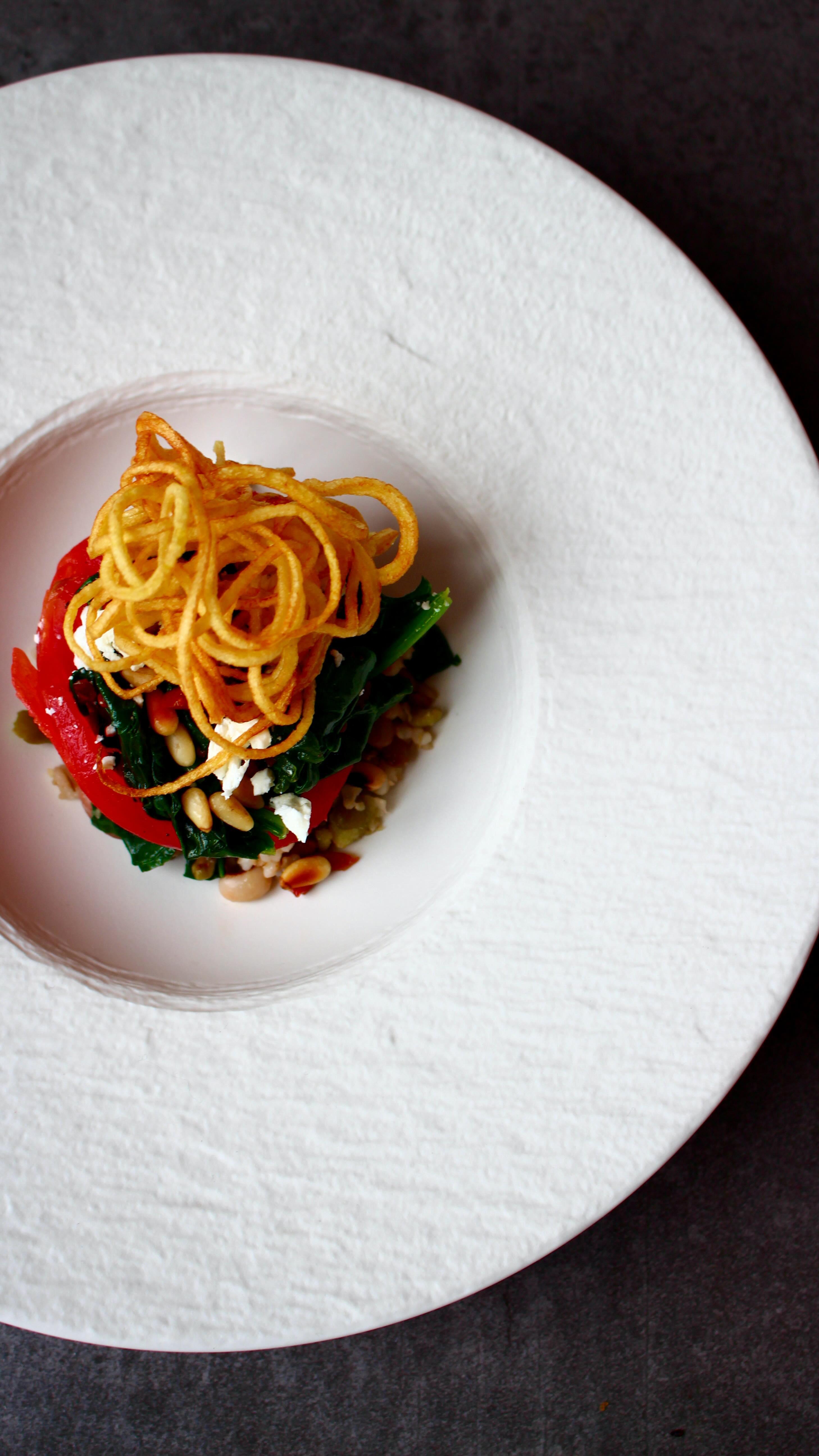 🍅 Stuffed tomato with spinach, olives and feta on colorful bean mix topped with saffron beurre blanc ✨
A vibrant summer plate full of flavor 🌿
#vegetariana #tomatoes🍅 #vegetarianfoodshare #vegetarianmeals #vegetarianrecipe #vegetariancooking #sundriedtomatoes #vegetarianlunch #babyspinach #tomatoseason #vegetarianoptions #tomatolove #vegetariandish #spinachrecipes #tomato #vegetarian #spinach #tomatoes #vegetarianrecipes #vegetarianfood #vegetariano #freshtomatoes #sanmarzanotomatoes #gardentomatoes #tomatotime #foodforflexitarians #summerrecipes #quickandeasy #summermeal #tomatorecipes