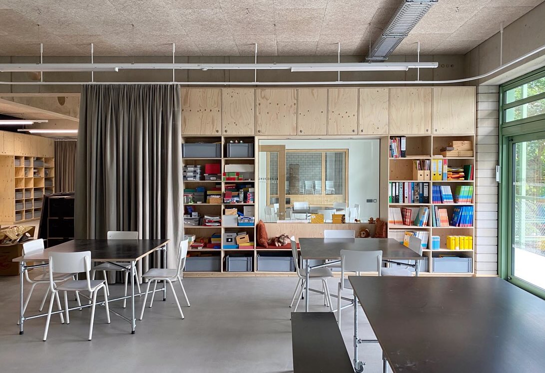 Bereit für den Start! Unser Schulbau Open Scource Projekt der Schule Am Hartwege in Weimar ist für die Nutzungsaufnahme bereit. So geht Schule heute! Teamwork mit #montagstiftungjugendundgesellschaft #ibathüringen #ernst2architekten #hausladen #elisabethendres unter Leitung von #rabudeca
#schuleneudenken #schulemitherz #schulbau #neuepädagogik #weimar #jenaplan #schulbauoffensive #schulbauprojekte