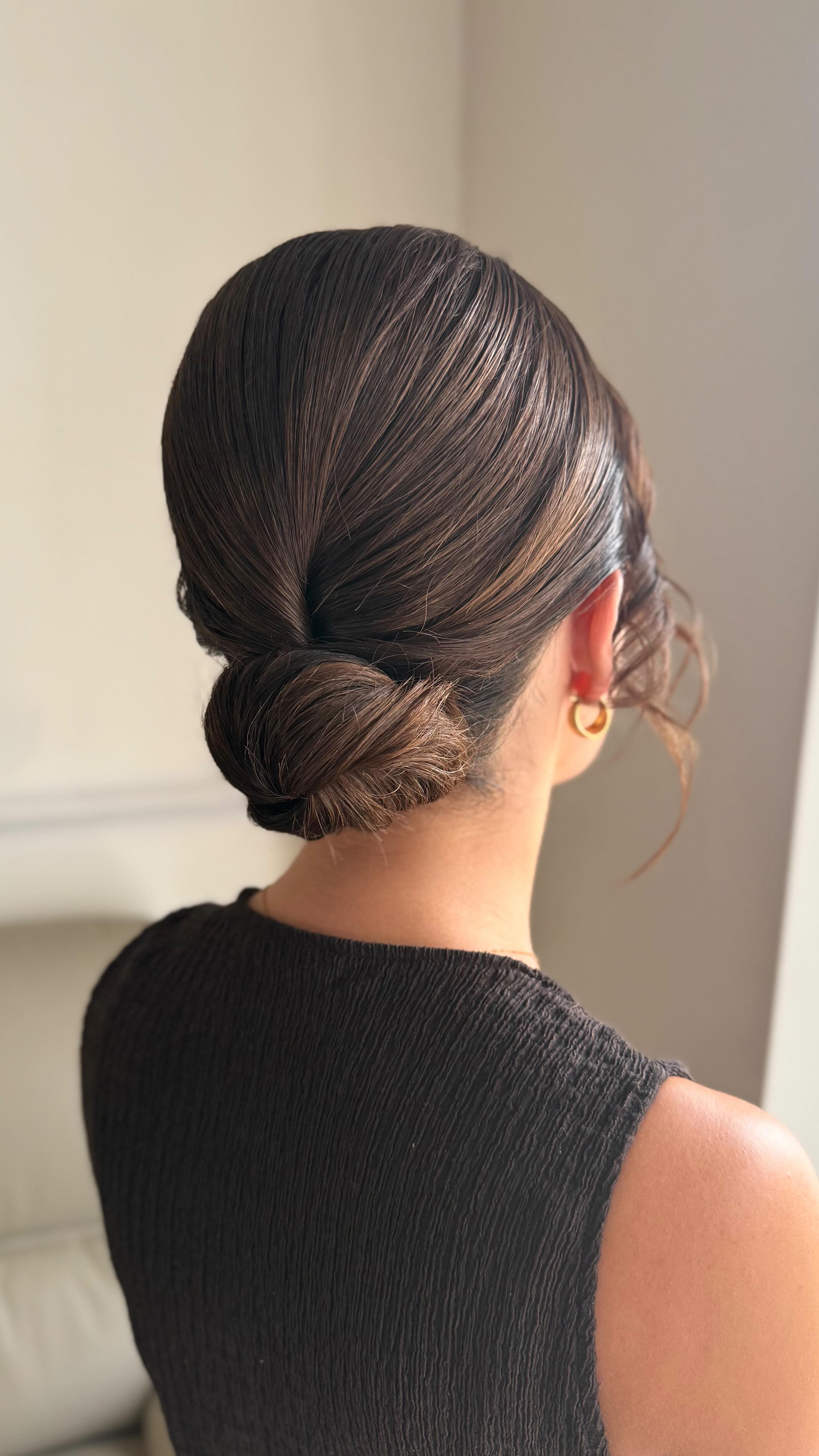 Sleek, soft, and effortlessly timeless.🫶
#HairGoals #ElegantUpdo #SoftGlam