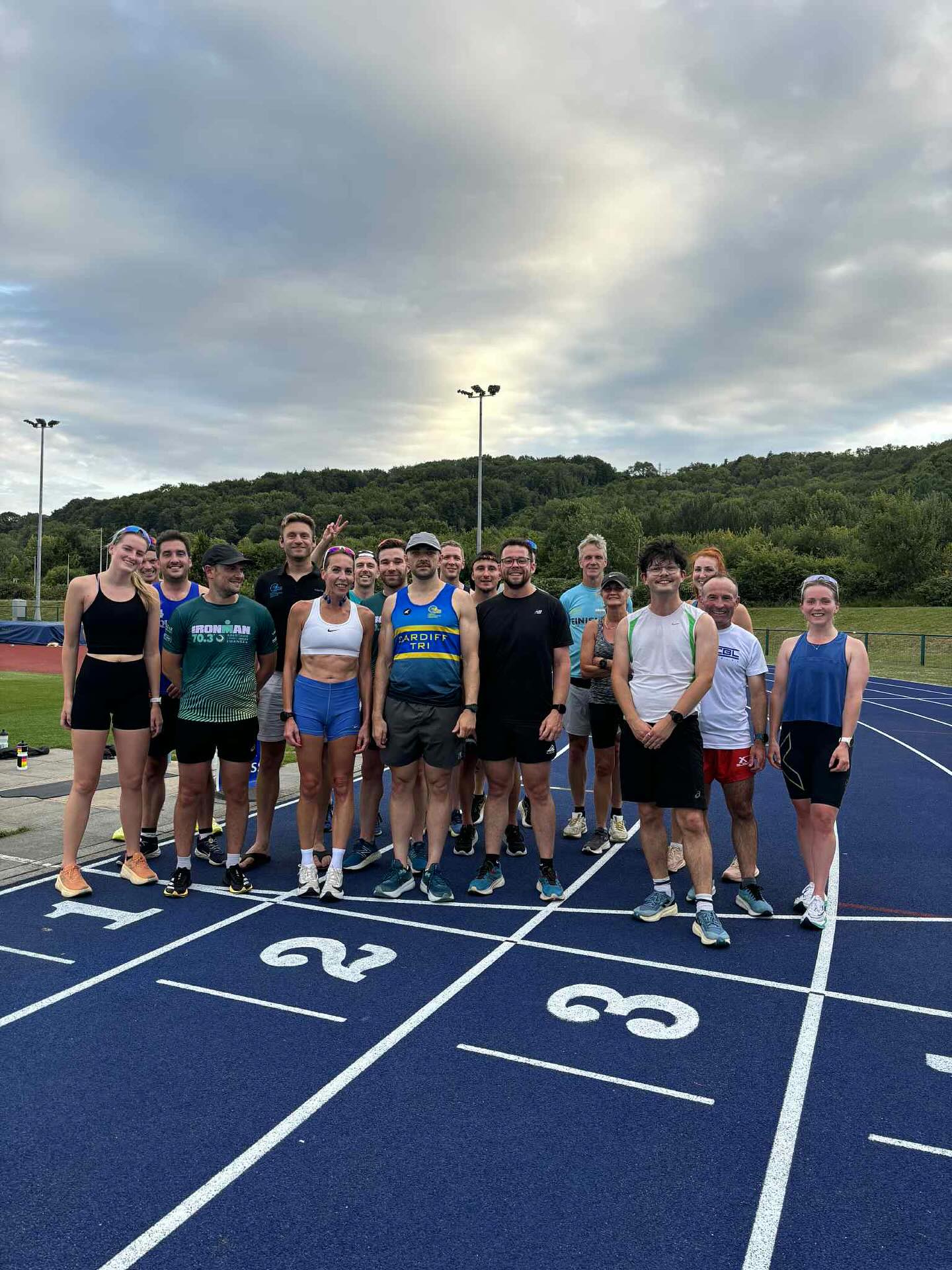 💥 Wednesday Track 💥
Another awesome track session at Leckwith by coach @a.wilson2009 🙌
4 x 1k @ 10k pace followed by 400m repeats @ 5k pace to finish 💨 💪🏽
Great turnout this week!! Same time, same place next week 🫶🏻
💛💙🖤
#cardifftriathletes #trackrunning #ironmantraining #bestclubintheworld #triathlon