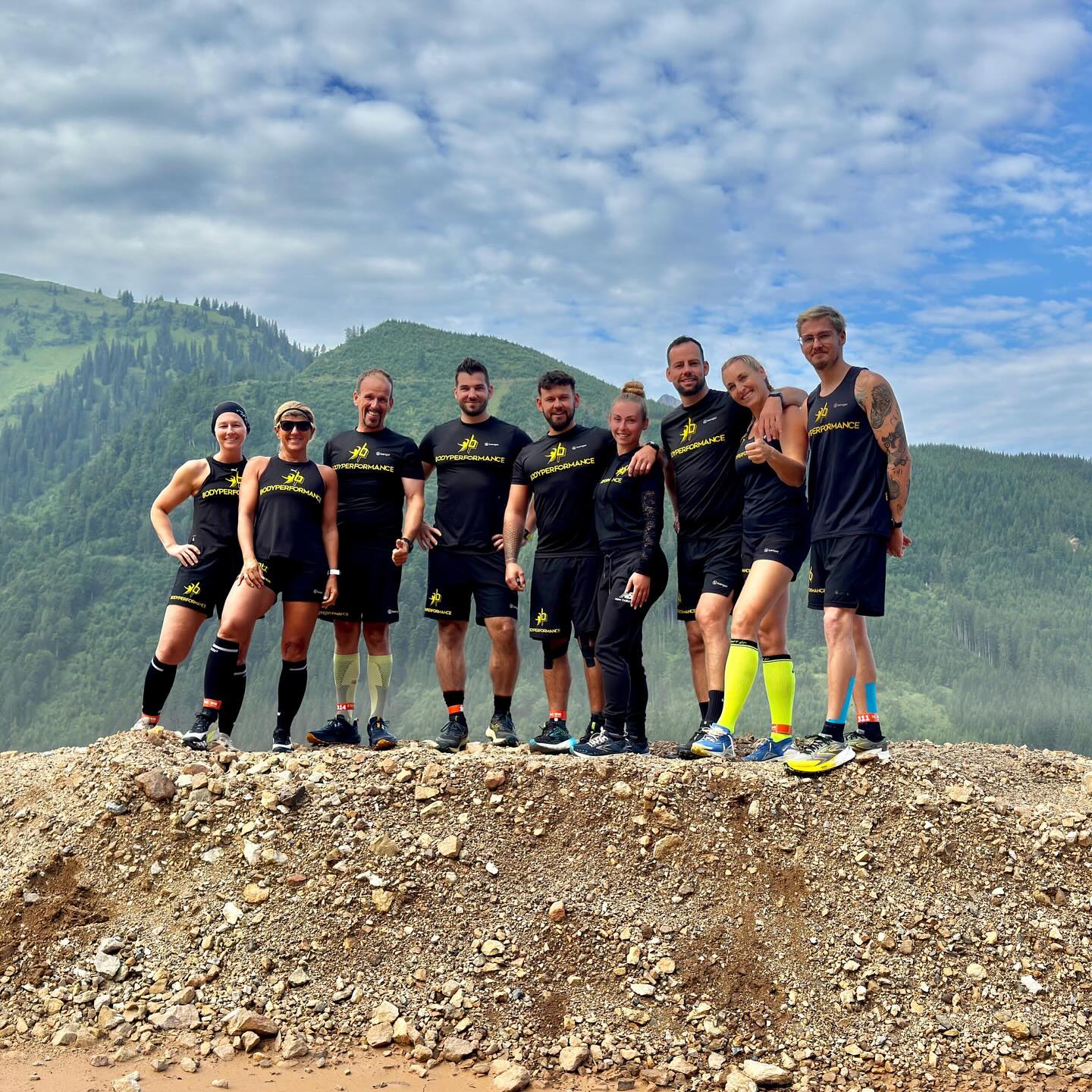 Schweiß, Schlamm und starke Leistungen! 🏃♂️💛 Der Erzberg Dirtrun 2025 war ein unvergessliches Erlebnis – danke an alle, die dabei waren! Wir gratulieren euch zu euren Top-Ergebnissen! 🙌🔥
#bodyperformance #bodyperformancestudio #bodyperformanceleibnitz #xundmacher #diexundmacher