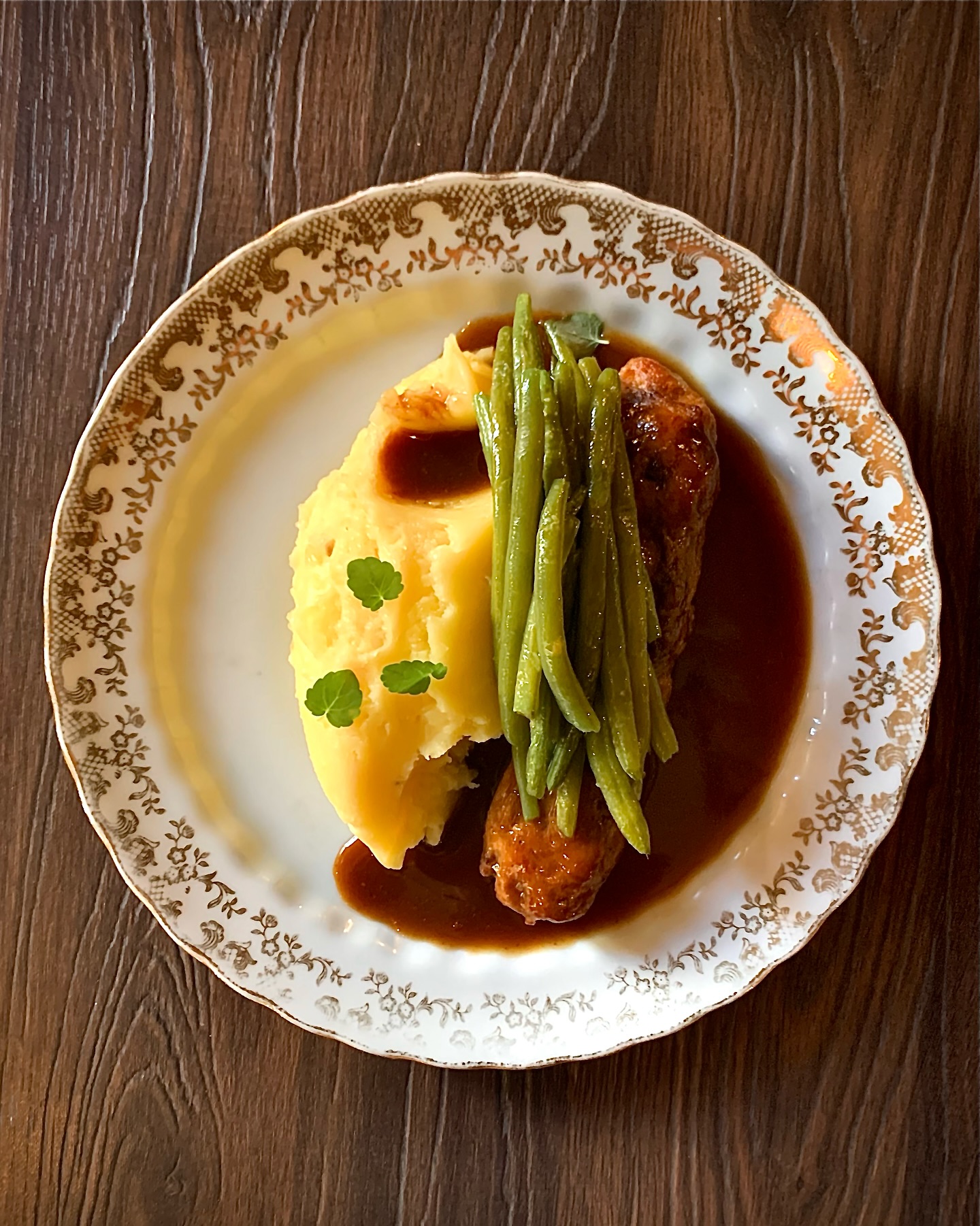 Saucisse de lapin maison, purée, haricots verts, jus de lapin et agastache
#lyon #lyon3 #bistro #restaurant #food #foodlover #foodies