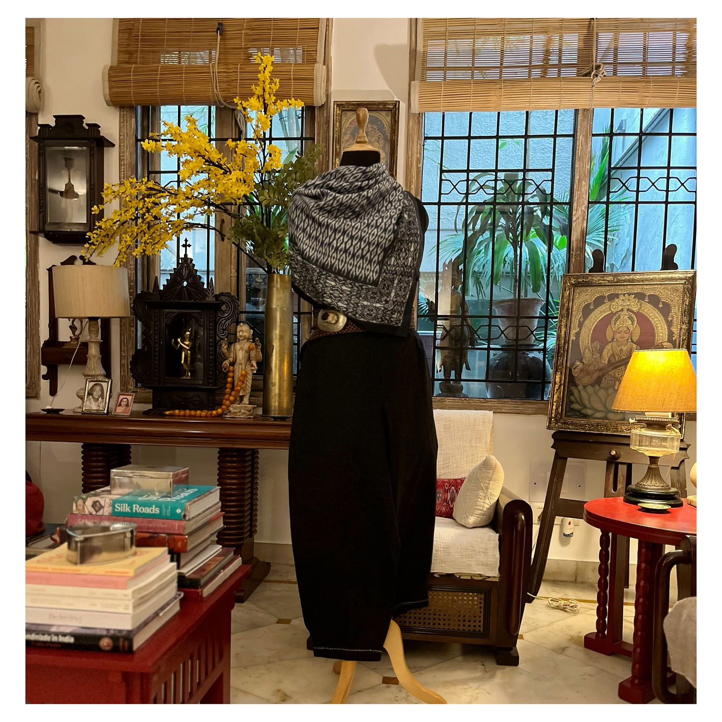 Kale Badal 💨 silk square scarf also available in a long stole is inspired by the magic of the monsoons…ikat weaves in shades of inky blue.
Digitally printed by our studio.
Available on our website.
www.sonyasaprudesigns.com
.
.
#silkstole #bluescarf #blackscarf #ikatscarf #giftsforher #springfashion #wearblack #shopsmall #oneofakind #uniqueclothing #slowfashion #shopslow #shopsmallbusiness #delhifashionblogger #indiafashionbloggers #vocalforlocal #indiandesigner #shopindiandesigners #boutiqueclothing #customclothing