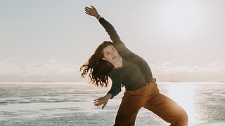 ❗️EDIT. 1.8.2025 Arvonta on päättynyt ja voittajiin on oltu yksityisviestillä yhteydessä. Kiitos kaikille osallistujille! ❗️
ARVONTA❣️
Tykkää & kerro kommentteihin muistosi Tehdas tanssii -festivaalilta & voit voittaa pääsylipun katsomaan tanssitaidetta sunnuntaina 3.8.2025! 💫
Arvomme osallistujien kesken Tehdas tanssii -festivaalille 2xlippua Paikan tuntu -kävelyteokseen sekä 2xlippua Paikallisen tanssitaiteen iltaan. Neljällä onnekkaalla on siis mahdollisuus päästä nauttimaan tanssitaiteesta! ✨
Arvonta päättyy 31.7.2025. Voittajat arvotaan Instagramin sekä Facebookin osallistujista & voittajille laitamme erikseen yksityisviestiä.
Meta ei ole mukana arvonnassa millään tavalla. Meta ei sponsoroi, hallitse eikä suosittele kampanjaa.
Tykkää, jätä muistosi ja vinkkaa halutessasi kaverillekin!
ONNEA ARVONTAAN! 💛
#tehdastanssii #tanssi #arvonta #hämeenlinna #festivaali #hämeenlinnankaupunki #visithämeenlinna
📷: 1. Mari Waegelain 2. Jill Sorenson 3. Terho Aalto